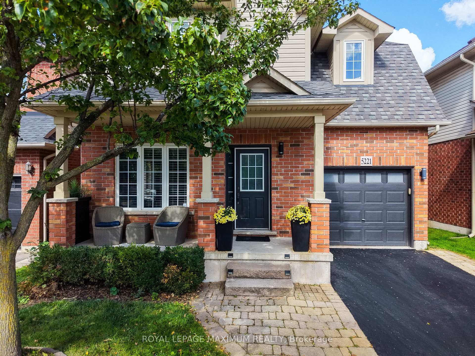 Photo 2 of 5221 Garland Crescent, Burlington, Orchard — HOMEH