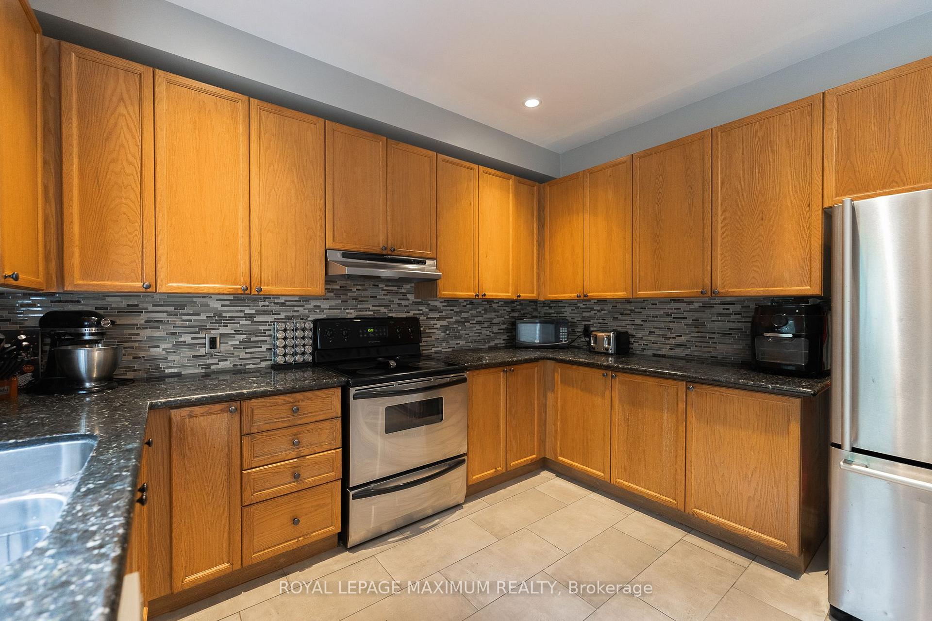 Photo 15 of 5221 Garland Crescent, Burlington, Orchard — HOMEH