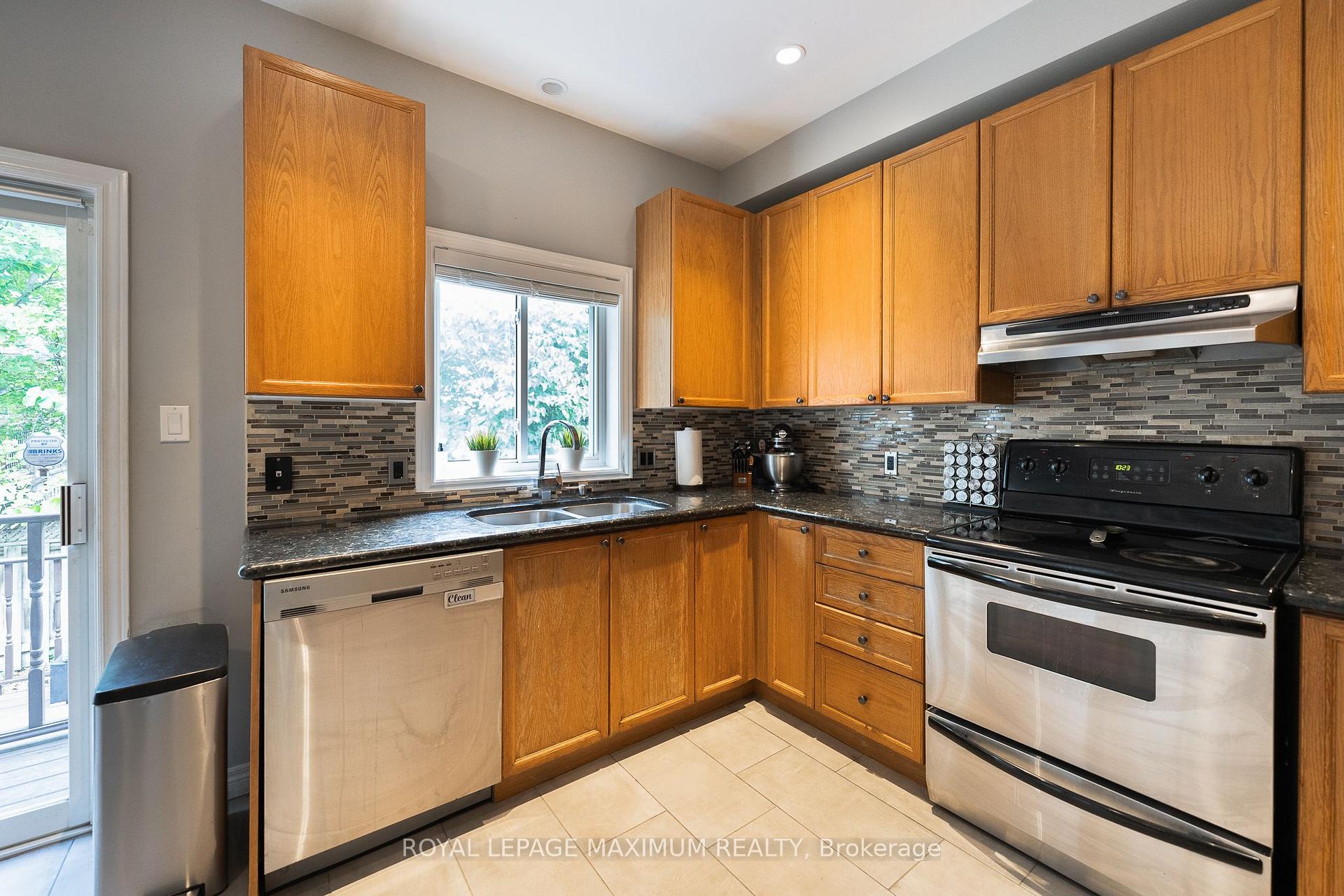Photo 16 of 5221 Garland Crescent, Burlington, Orchard — HOMEH