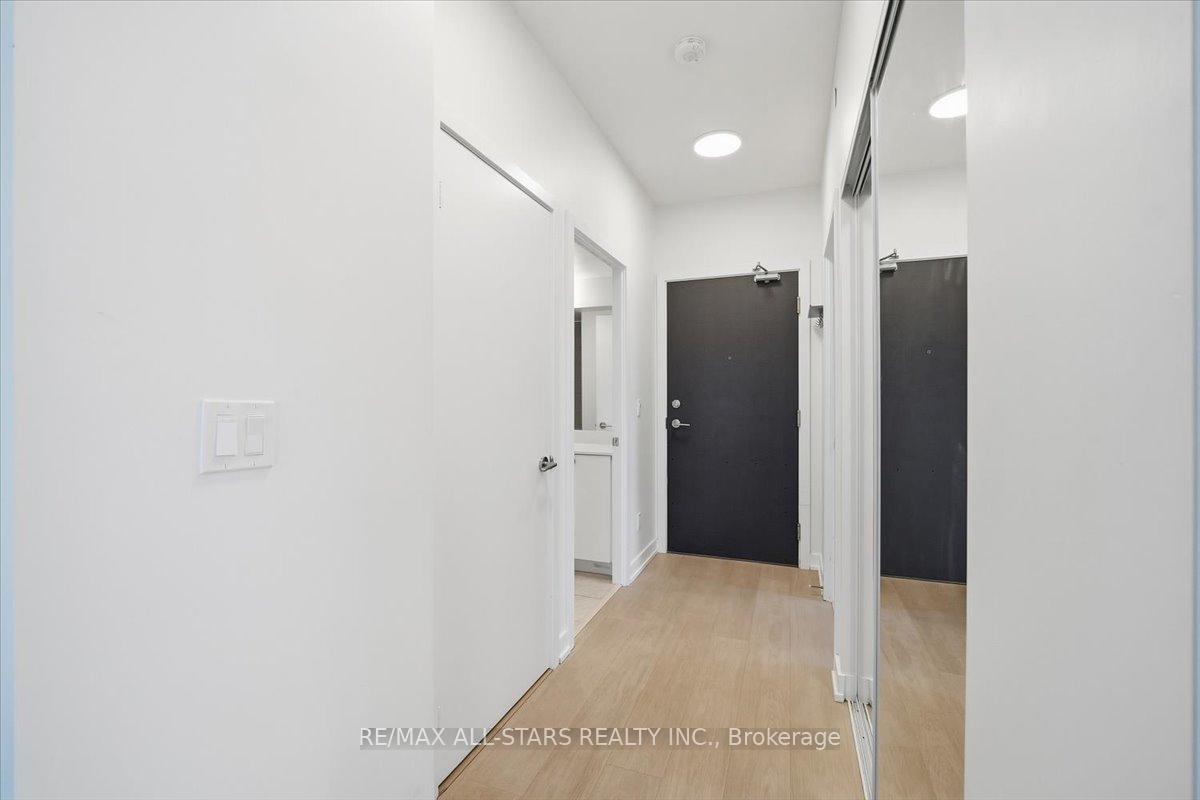 Photo 4 of Unit 824, 8 Trent Avenue, Toronto, East End-Danforth — HOMEH