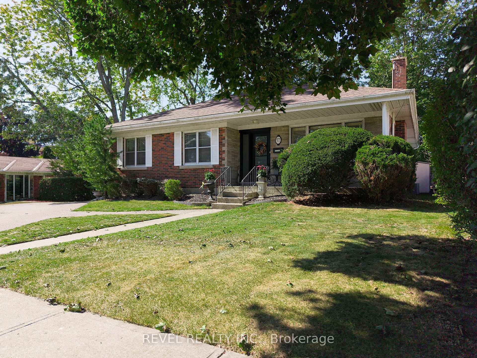 Photo 4 of 57 Devon Street, Brantford, Henderson-Sky Acres — HOMEH