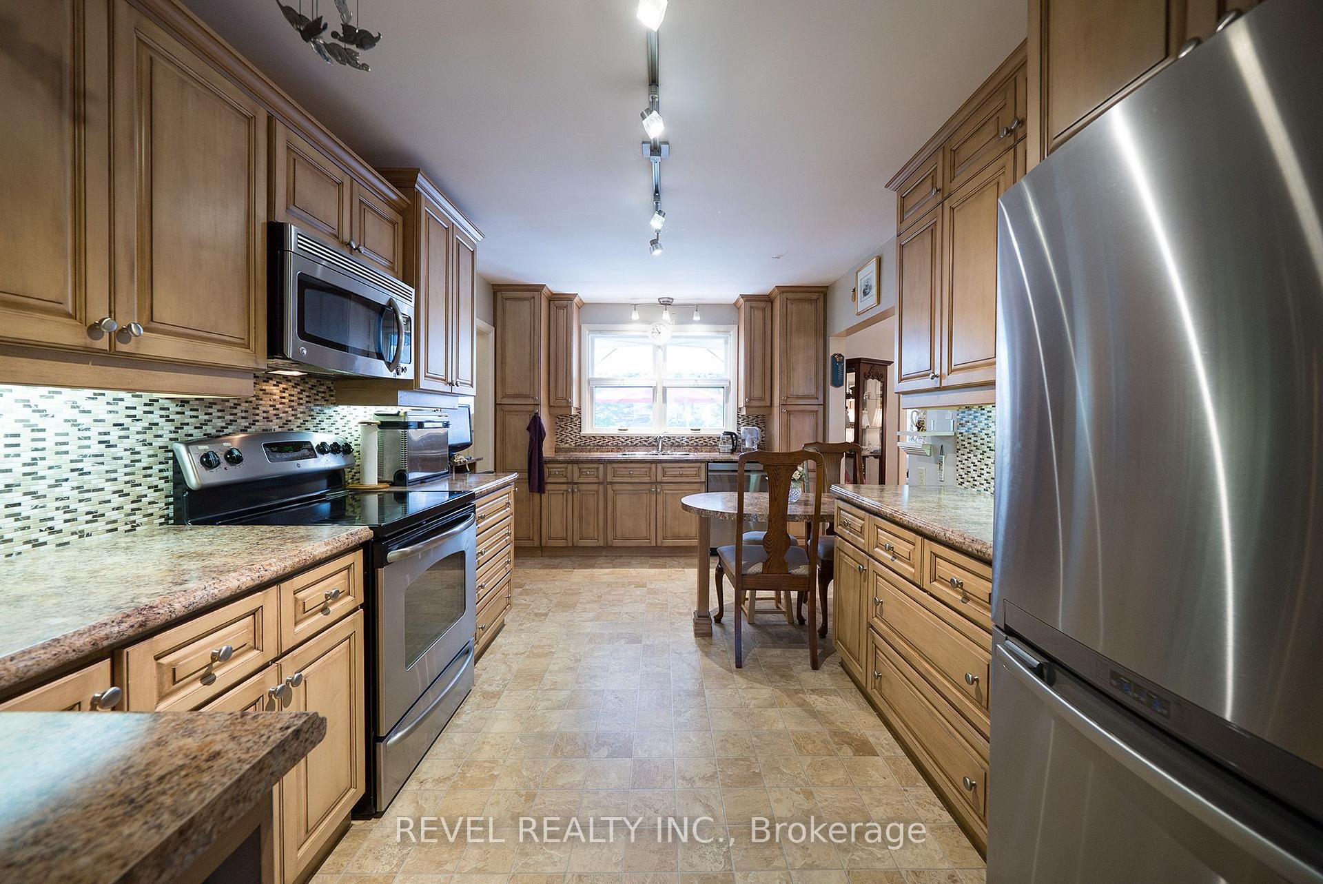 Photo 13 of 57 Devon Street, Brantford, Henderson-Sky Acres — HOMEH