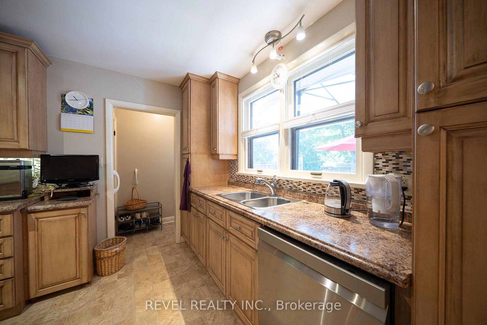 Photo 15 of 57 Devon Street, Brantford, Henderson-Sky Acres — HOMEH