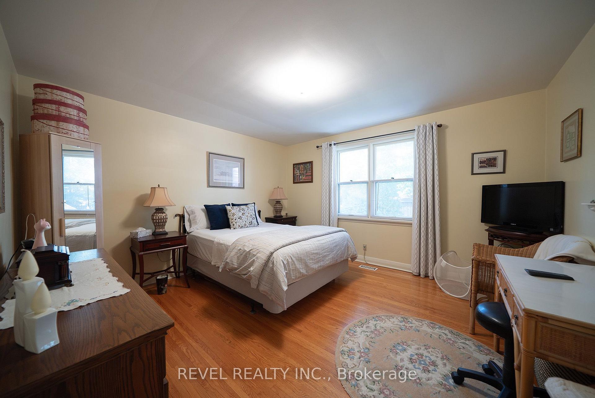 Photo 21 of 57 Devon Street, Brantford, Henderson-Sky Acres — HOMEH