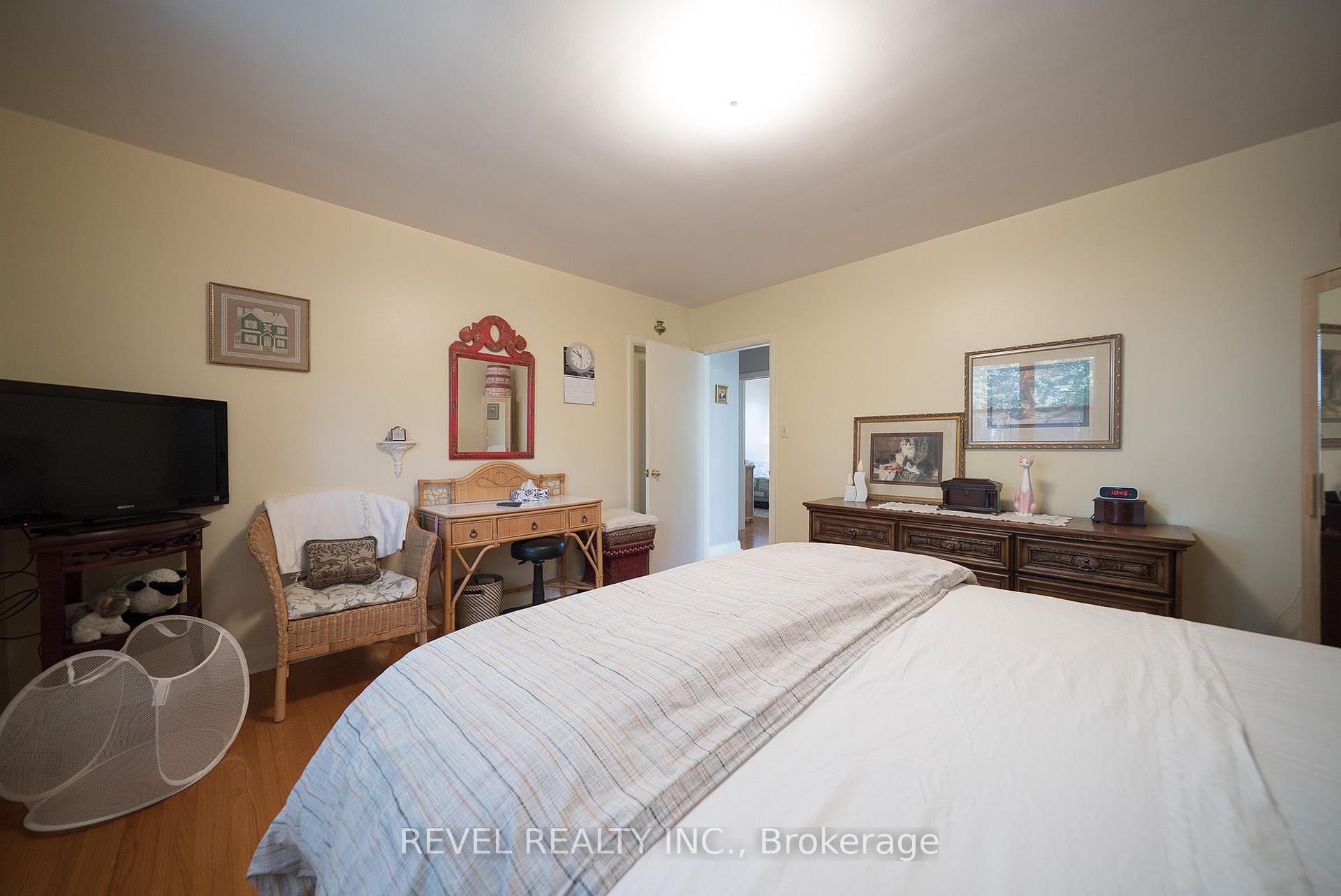 Photo 22 of 57 Devon Street, Brantford, Henderson-Sky Acres — HOMEH