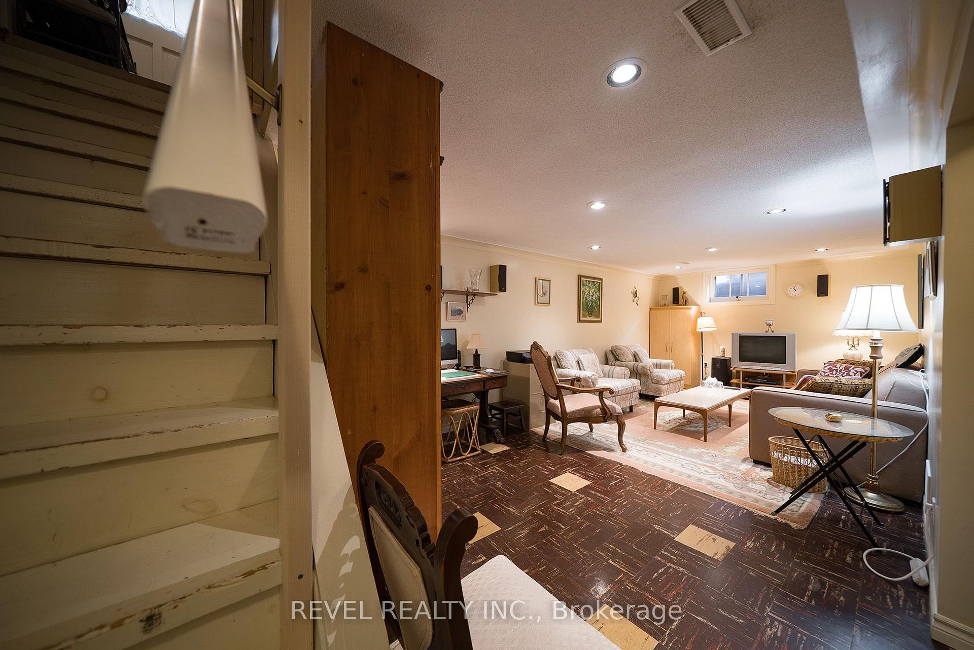 Photo 23 of 57 Devon Street, Brantford, Henderson-Sky Acres — HOMEH