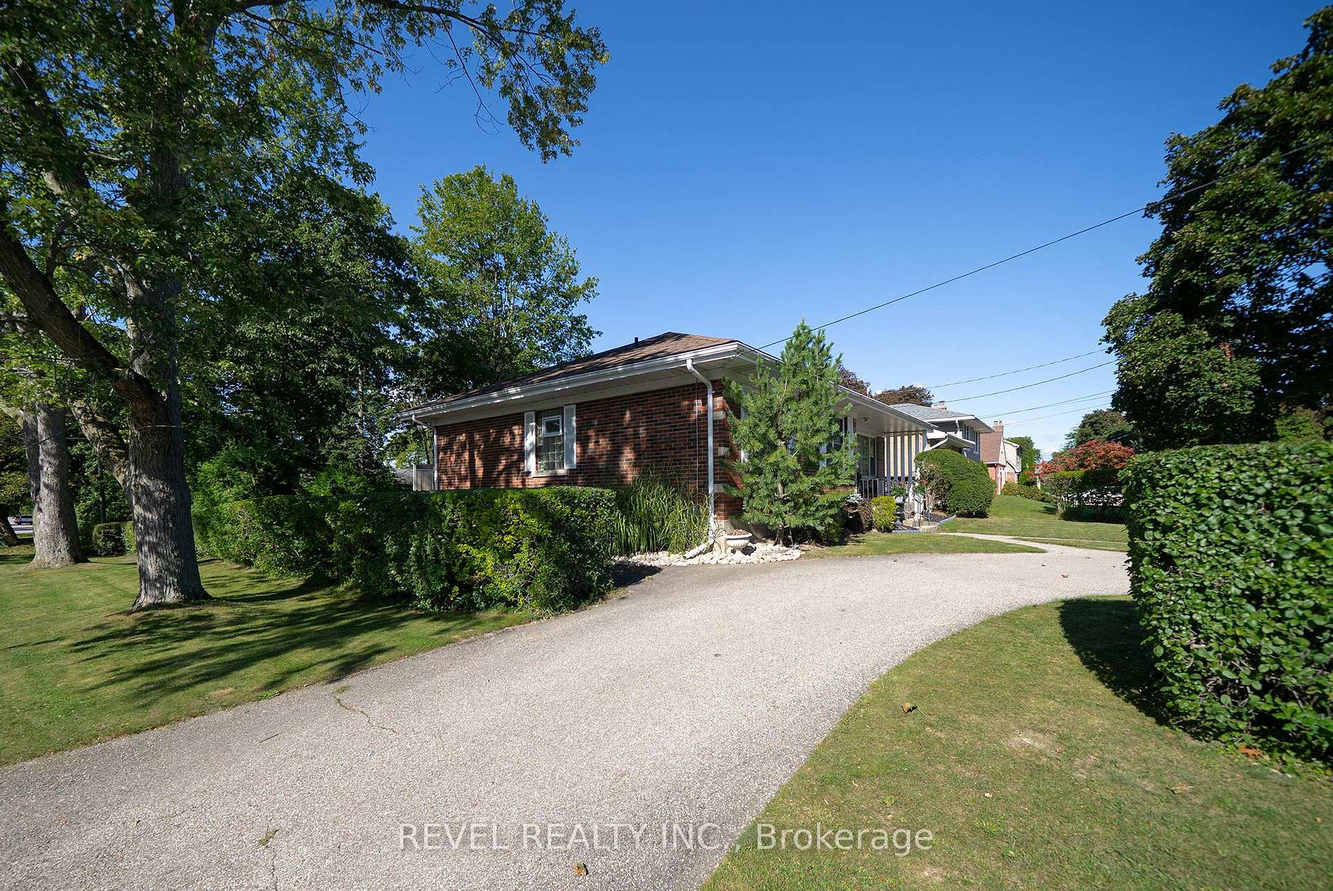 Photo 27 of 57 Devon Street, Brantford, Henderson-Sky Acres — HOMEH