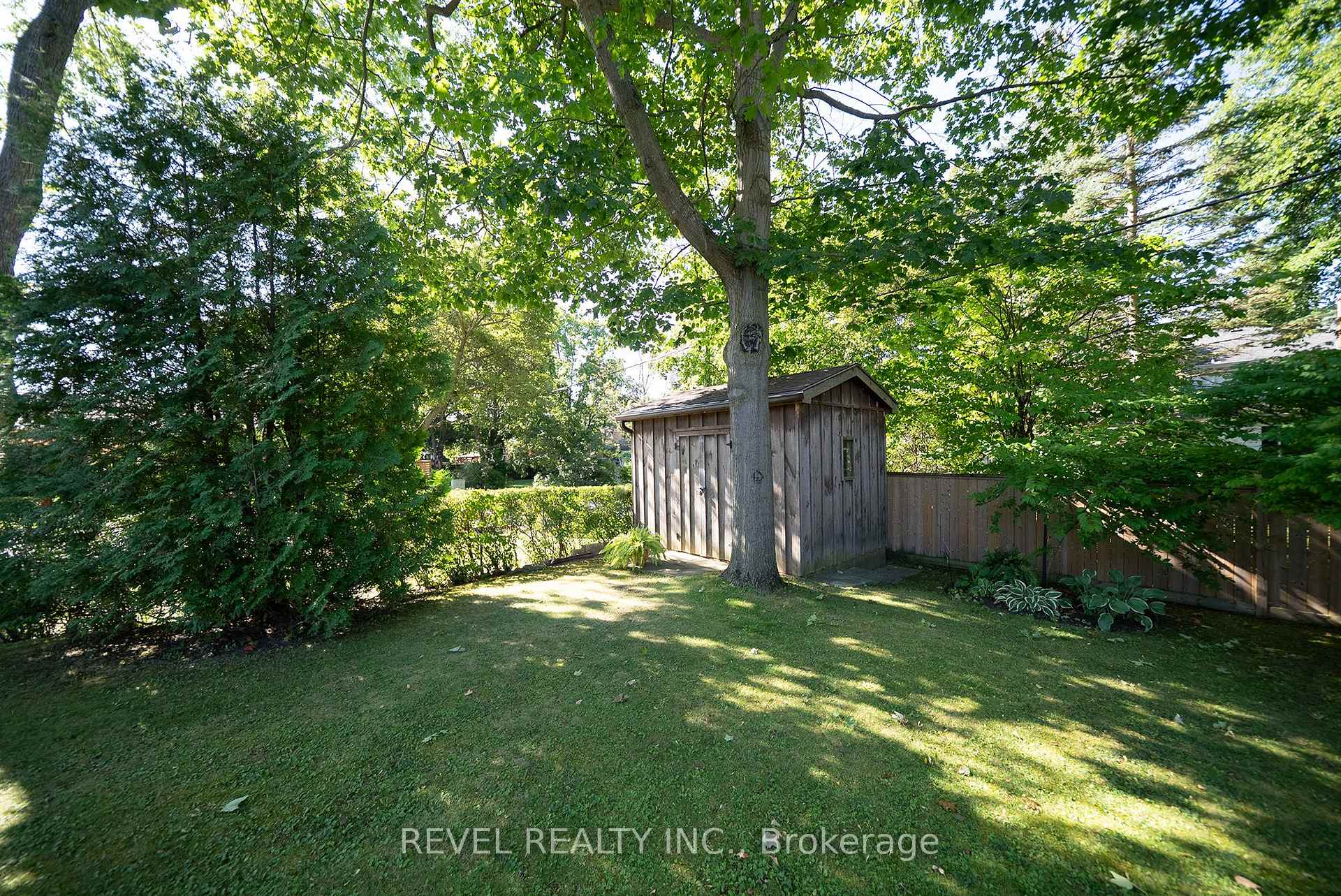 Photo 33 of 57 Devon Street, Brantford, Henderson-Sky Acres — HOMEH