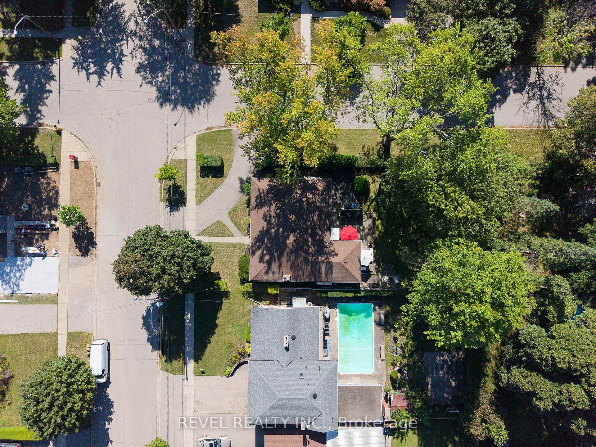 Photo 34 of 57 Devon Street, Brantford, Henderson-Sky Acres — HOMEH
