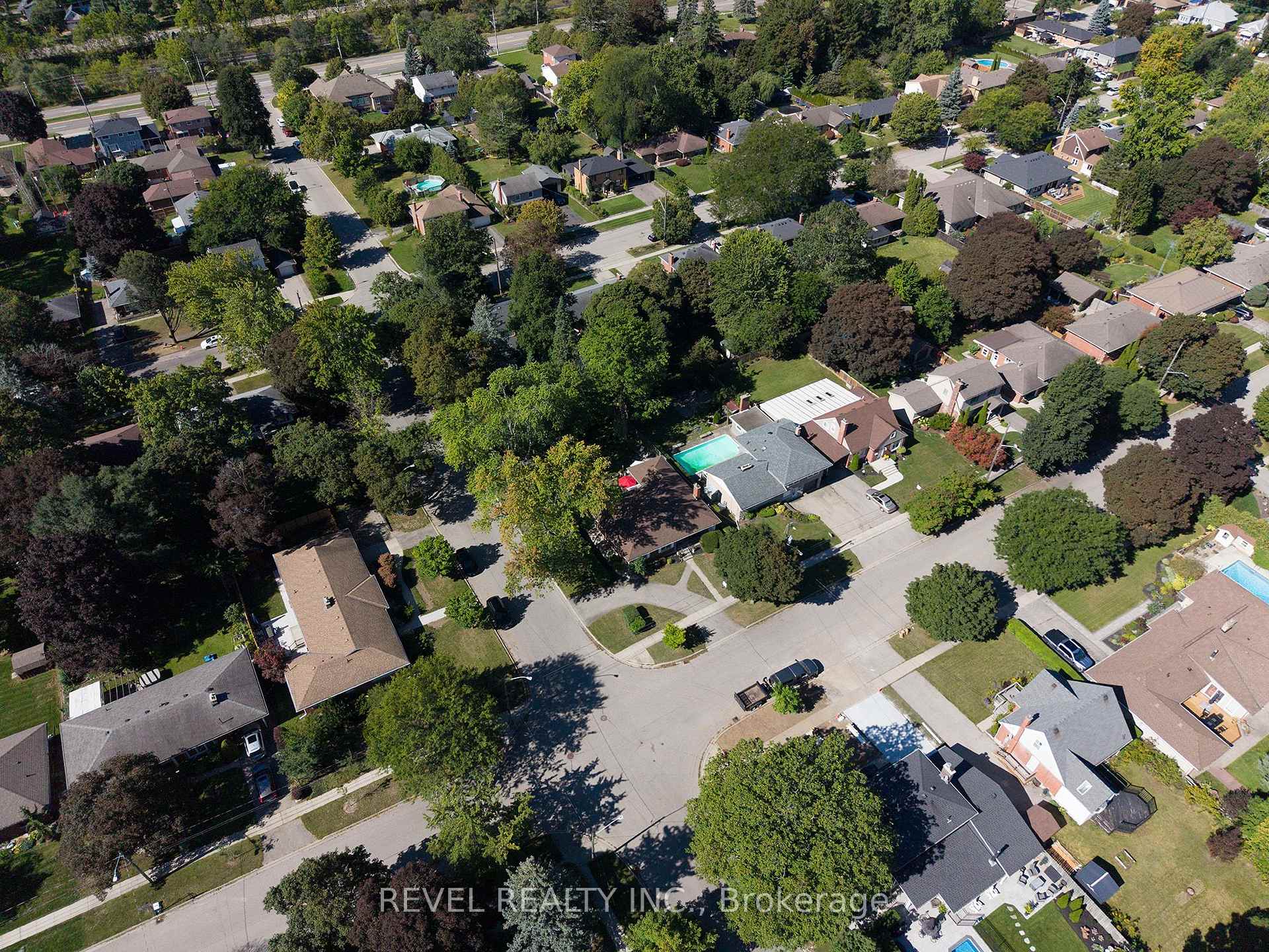Photo 36 of 57 Devon Street, Brantford, Henderson-Sky Acres — HOMEH