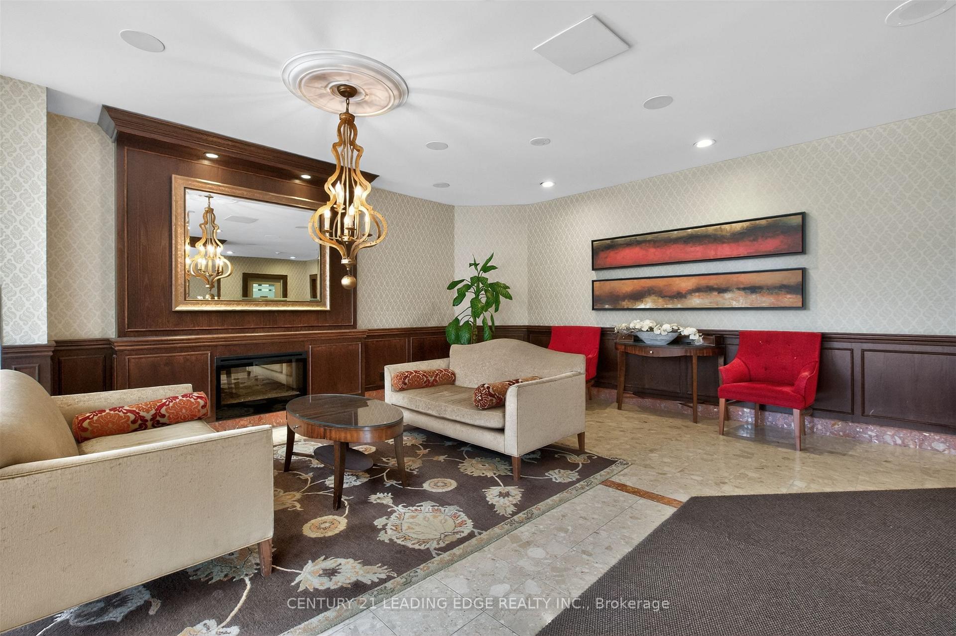 Photo 2 of Unit 1011, 33 Weldrick Road E, Richmond Hill, Observatory — HOMEH