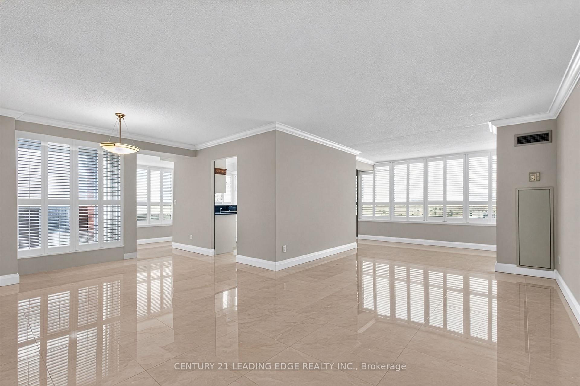 Photo 5 of Unit 1011, 33 Weldrick Road E, Richmond Hill, Observatory — HOMEH