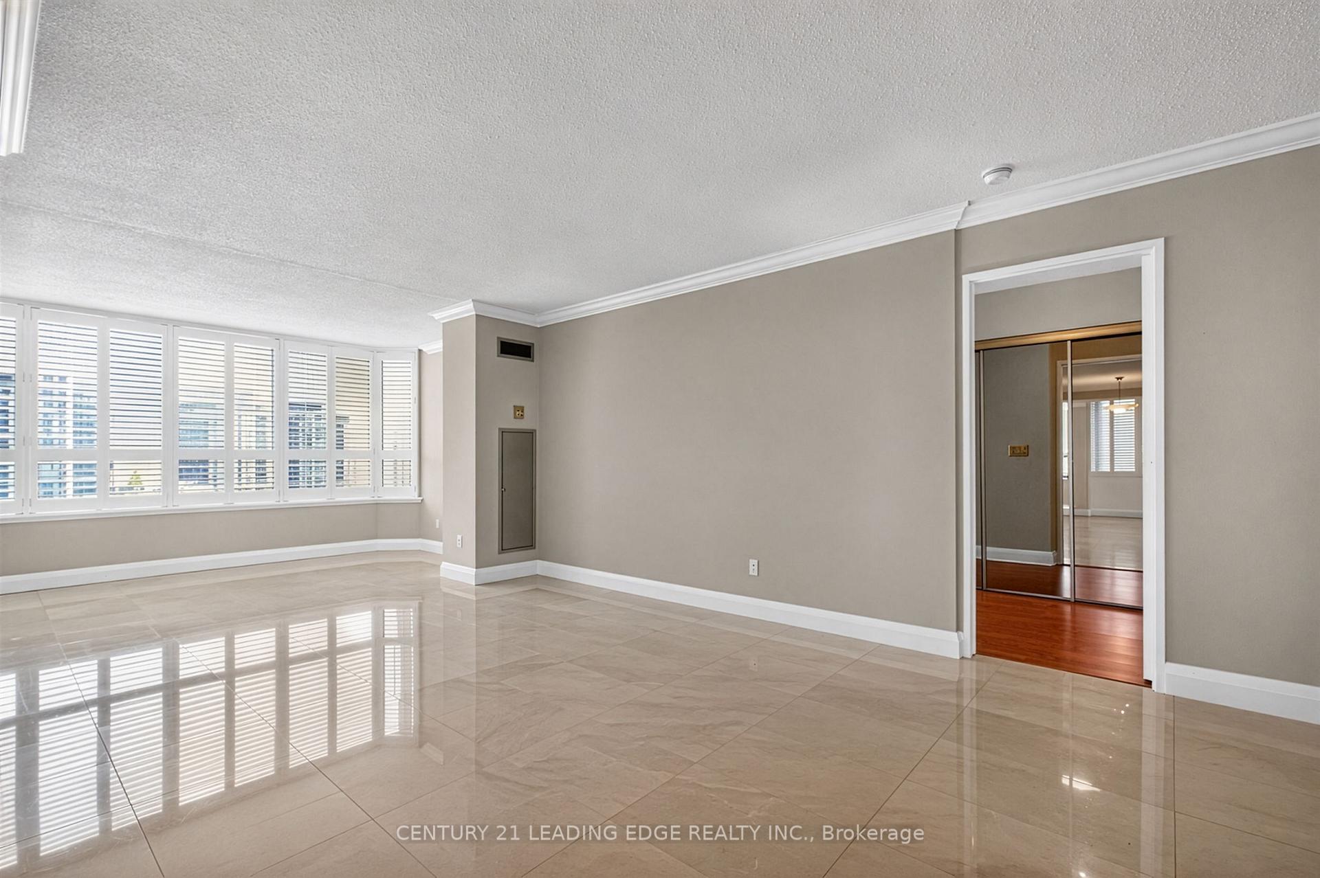 Photo 7 of Unit 1011, 33 Weldrick Road E, Richmond Hill, Observatory — HOMEH