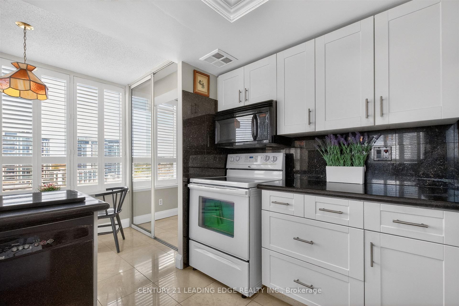 Photo 10 of Unit 1011, 33 Weldrick Road E, Richmond Hill, Observatory — HOMEH