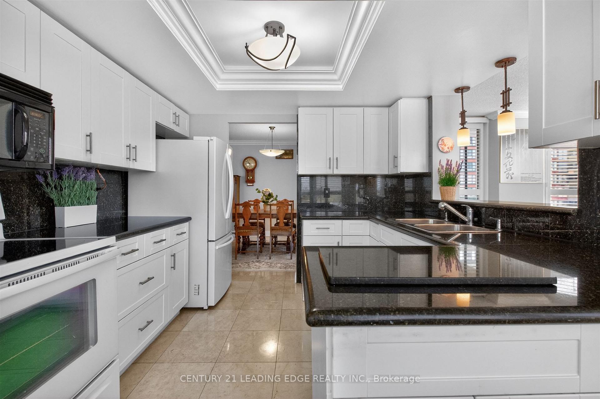 Photo 11 of Unit 1011, 33 Weldrick Road E, Richmond Hill, Observatory — HOMEH