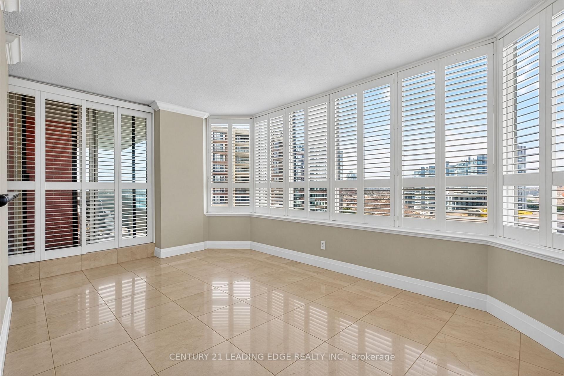 Photo 15 of Unit 1011, 33 Weldrick Road E, Richmond Hill, Observatory — HOMEH