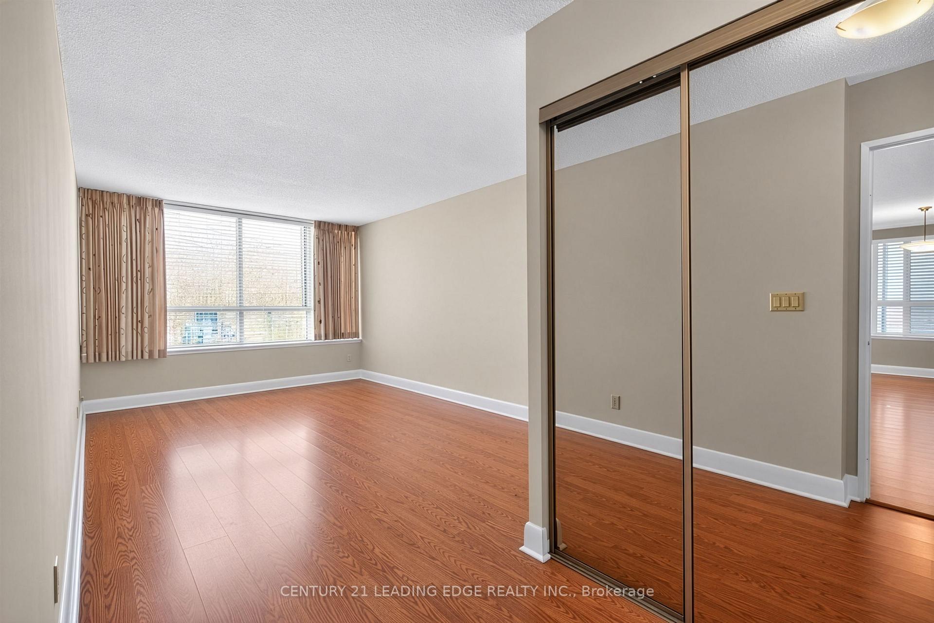 Photo 21 of Unit 1011, 33 Weldrick Road E, Richmond Hill, Observatory — HOMEH