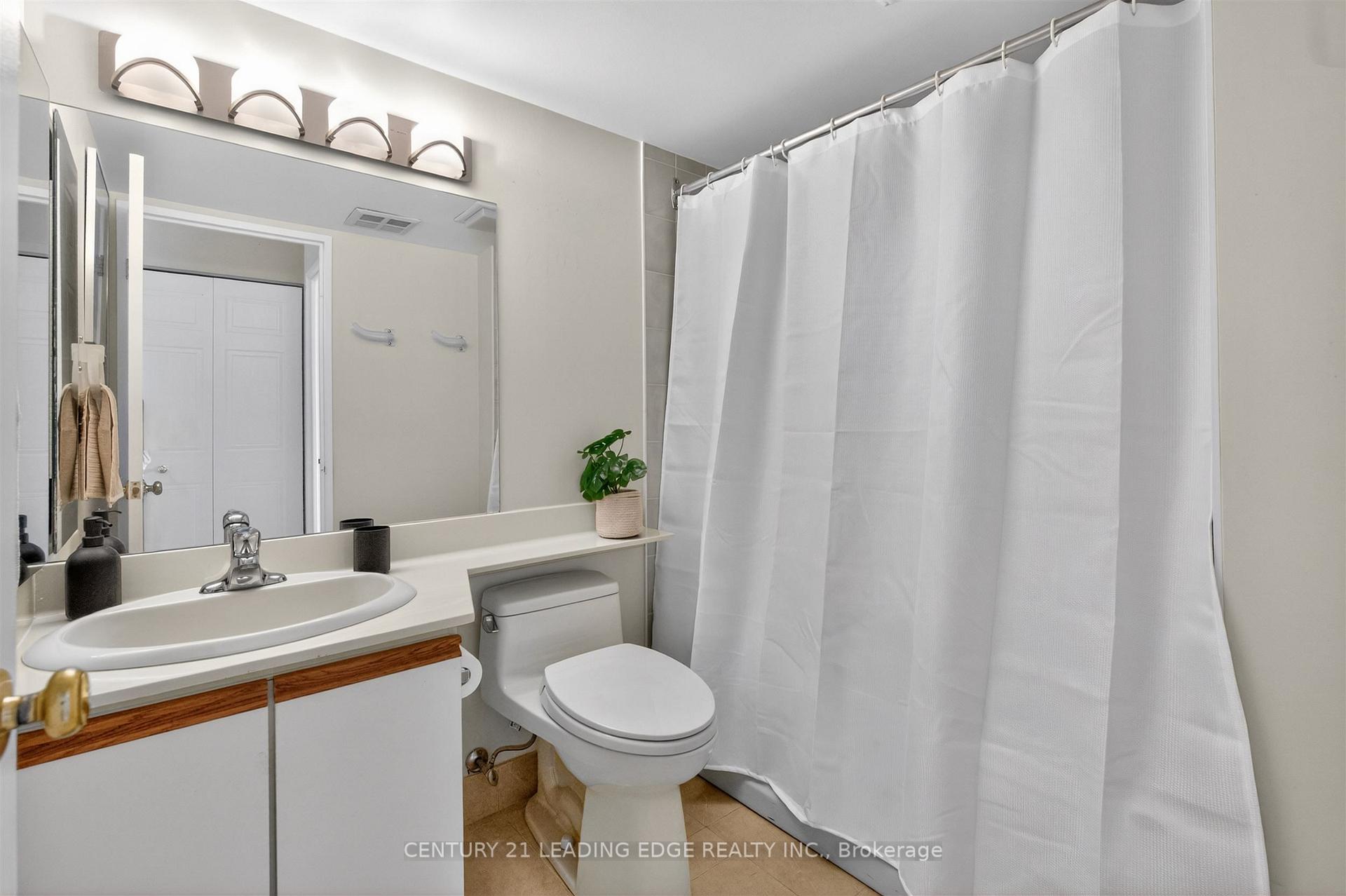 Photo 27 of Unit 1011, 33 Weldrick Road E, Richmond Hill, Observatory — HOMEH