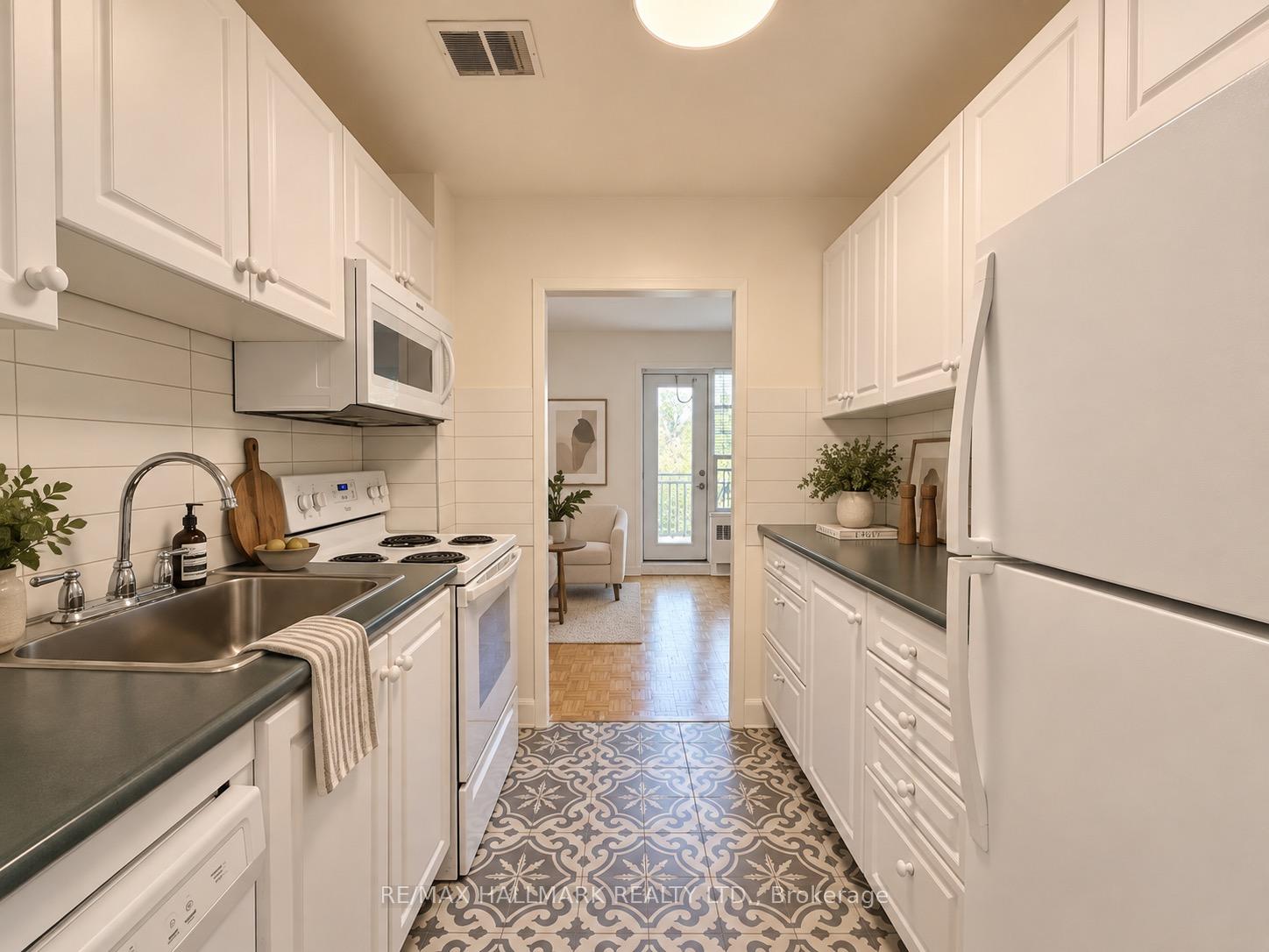 Photo 5 of Unit 305, 28 Upper Canada Drive, North York, St. Andrew-Windfields — HOMEH
