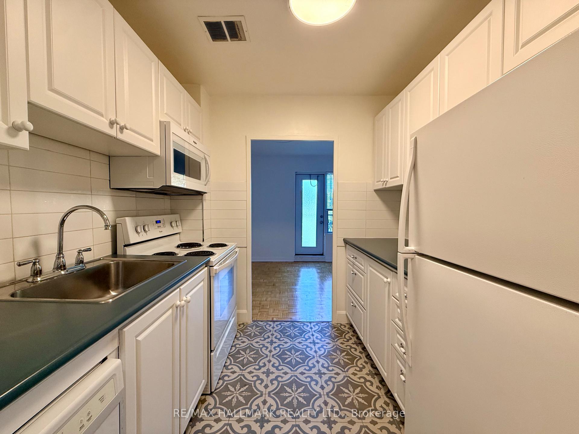 Photo 6 of Unit 305, 28 Upper Canada Drive, North York, St. Andrew-Windfields — HOMEH