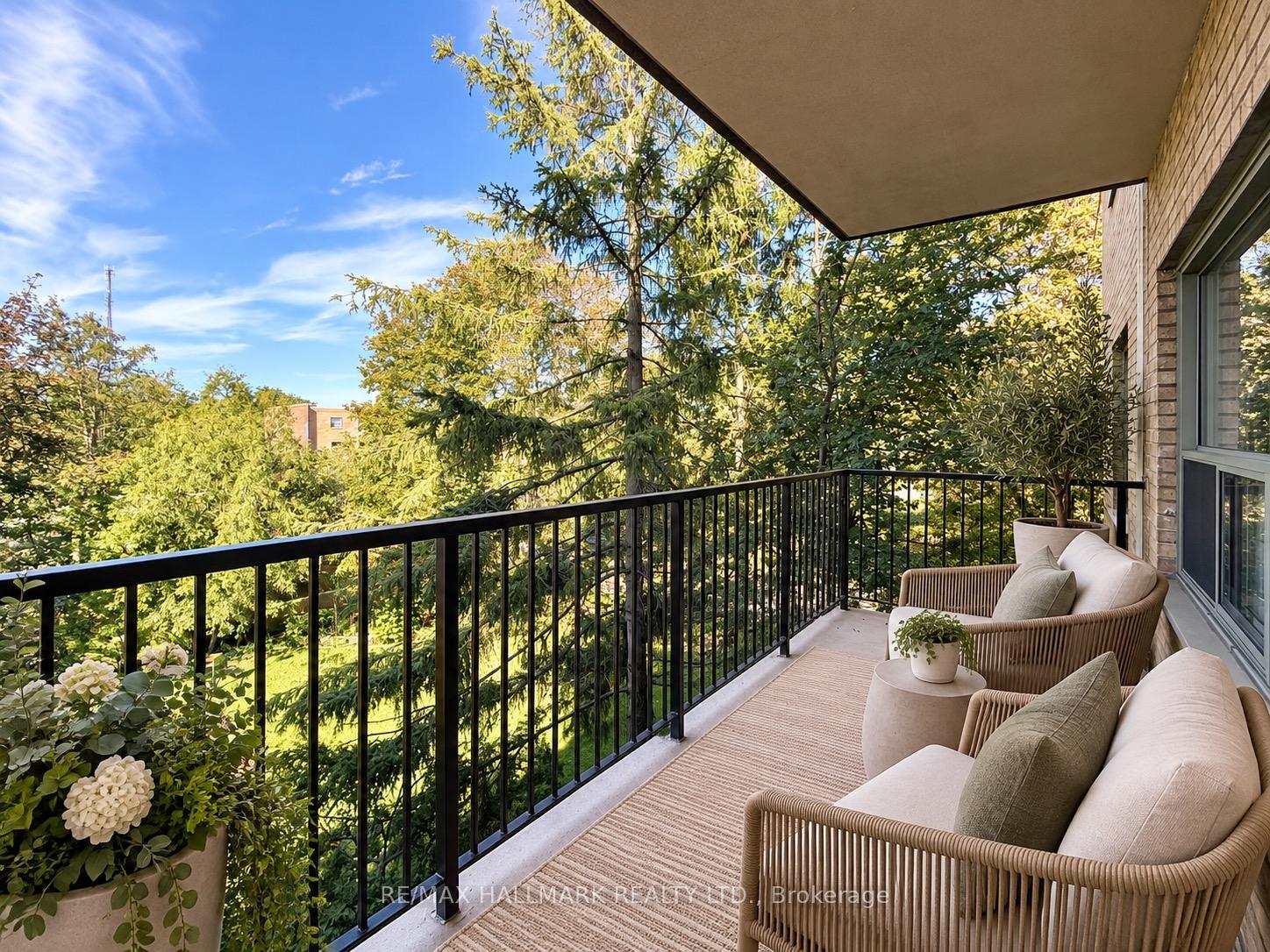 Photo 11 of Unit 305, 28 Upper Canada Drive, North York, St. Andrew-Windfields — HOMEH