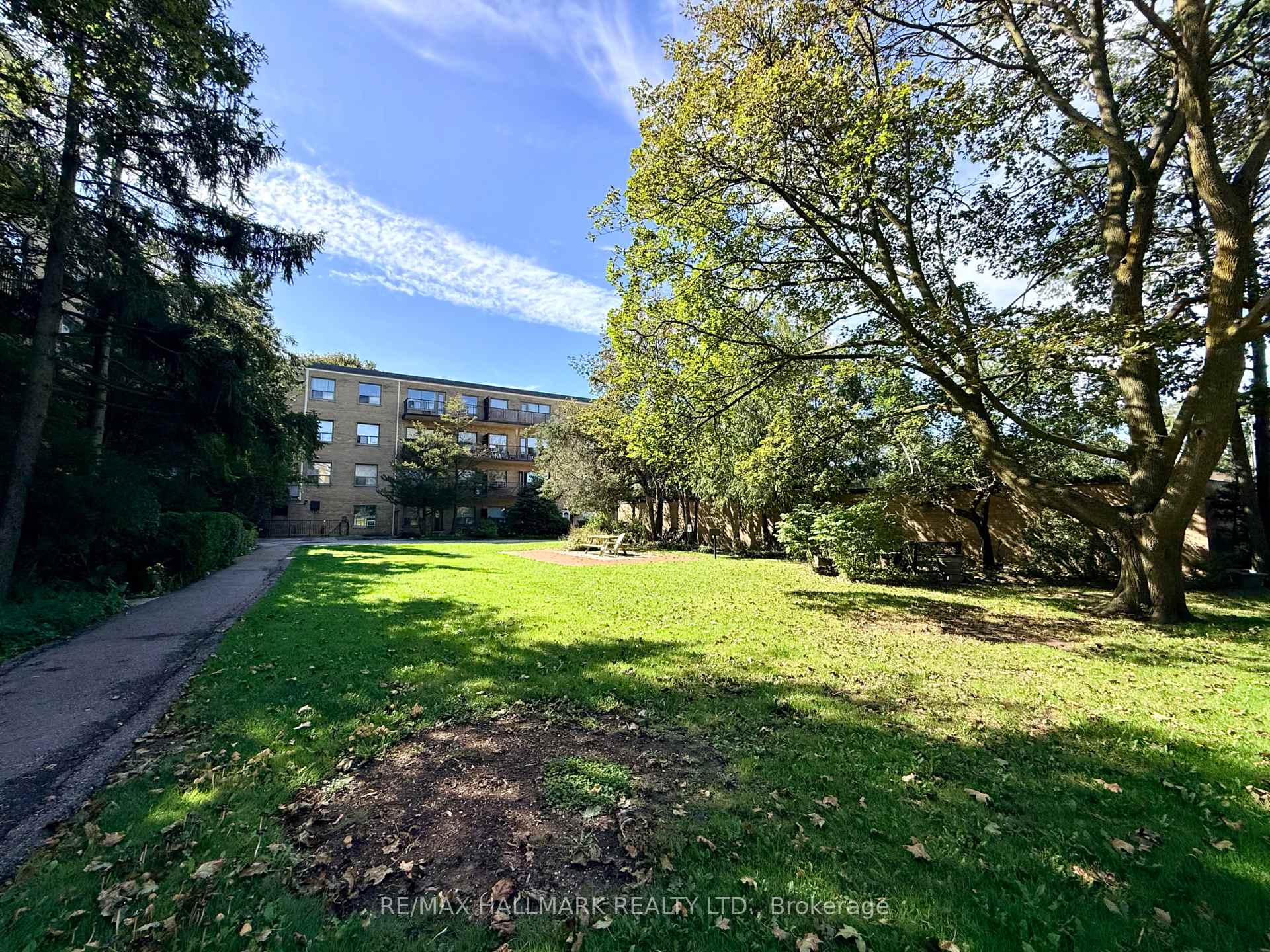 Photo 14 of Unit 305, 28 Upper Canada Drive, North York, St. Andrew-Windfields — HOMEH