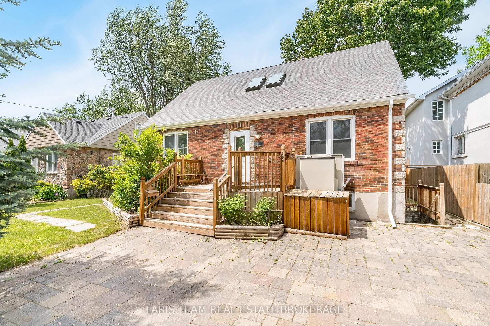 Photo 3 of 18 Holgate Street, Barrie, Allandale — HOMEH