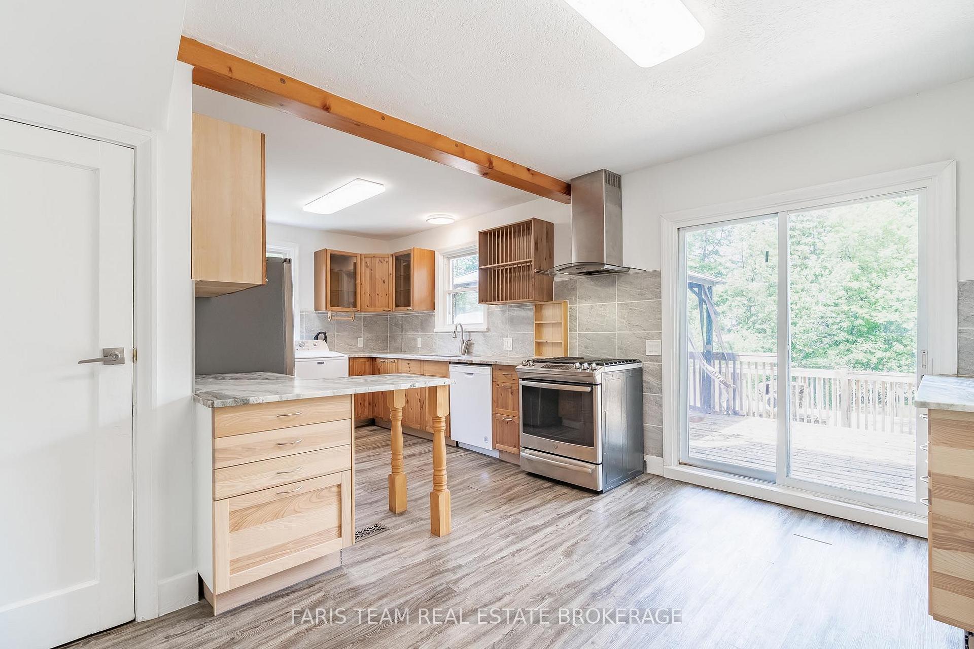 Photo 11 of 18 Holgate Street, Barrie, Allandale — HOMEH