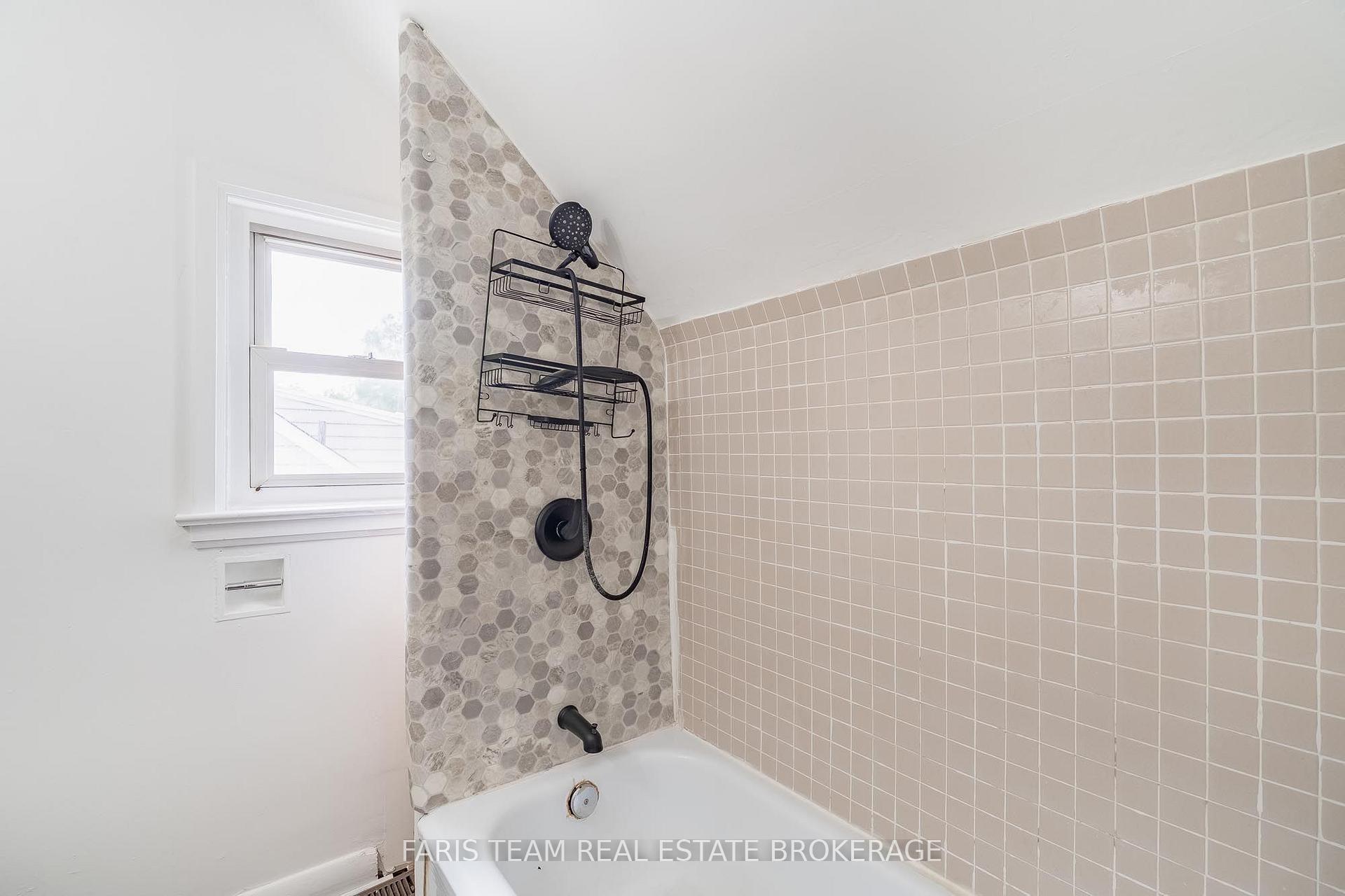 Photo 31 of 18 Holgate Street, Barrie, Allandale — HOMEH
