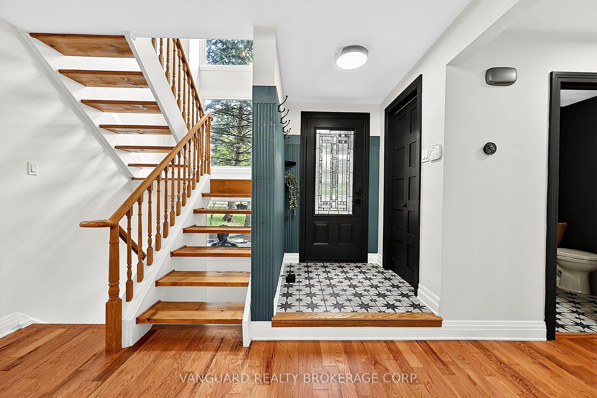 Photo 3 of 336 Dingle Court, Caledon, Bolton North — HOMEH