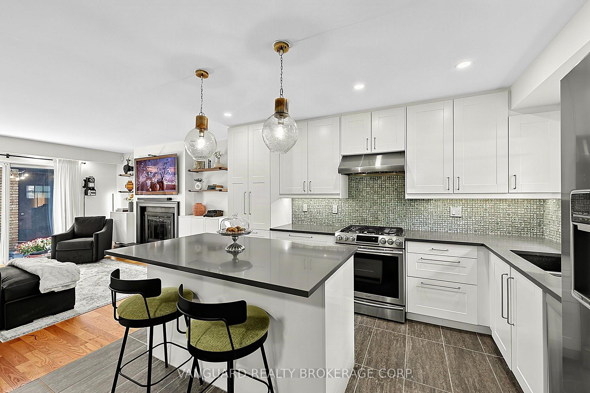 Photo 8 of 336 Dingle Court, Caledon, Bolton North — HOMEH