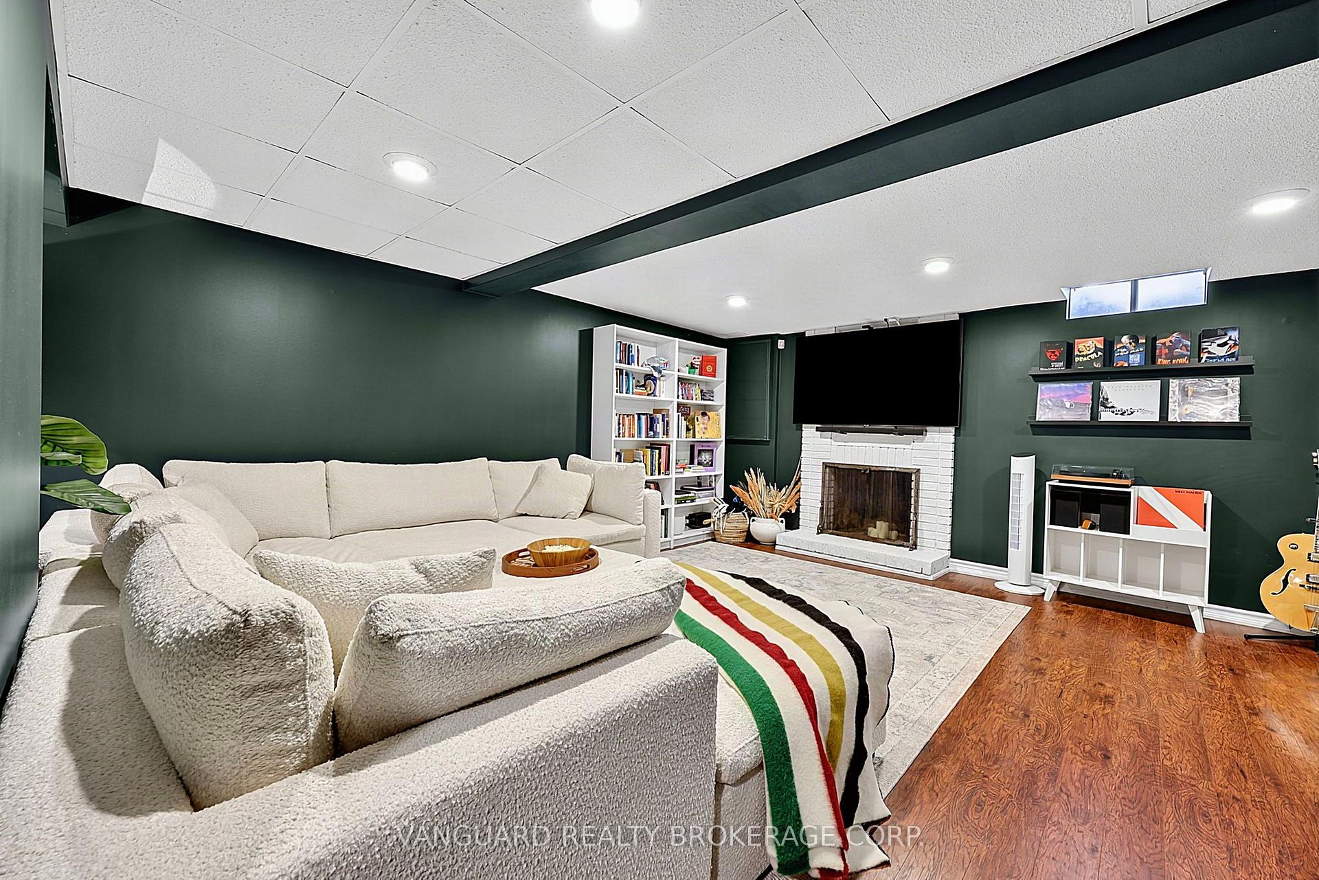 Photo 17 of 336 Dingle Court, Caledon, Bolton North — HOMEH