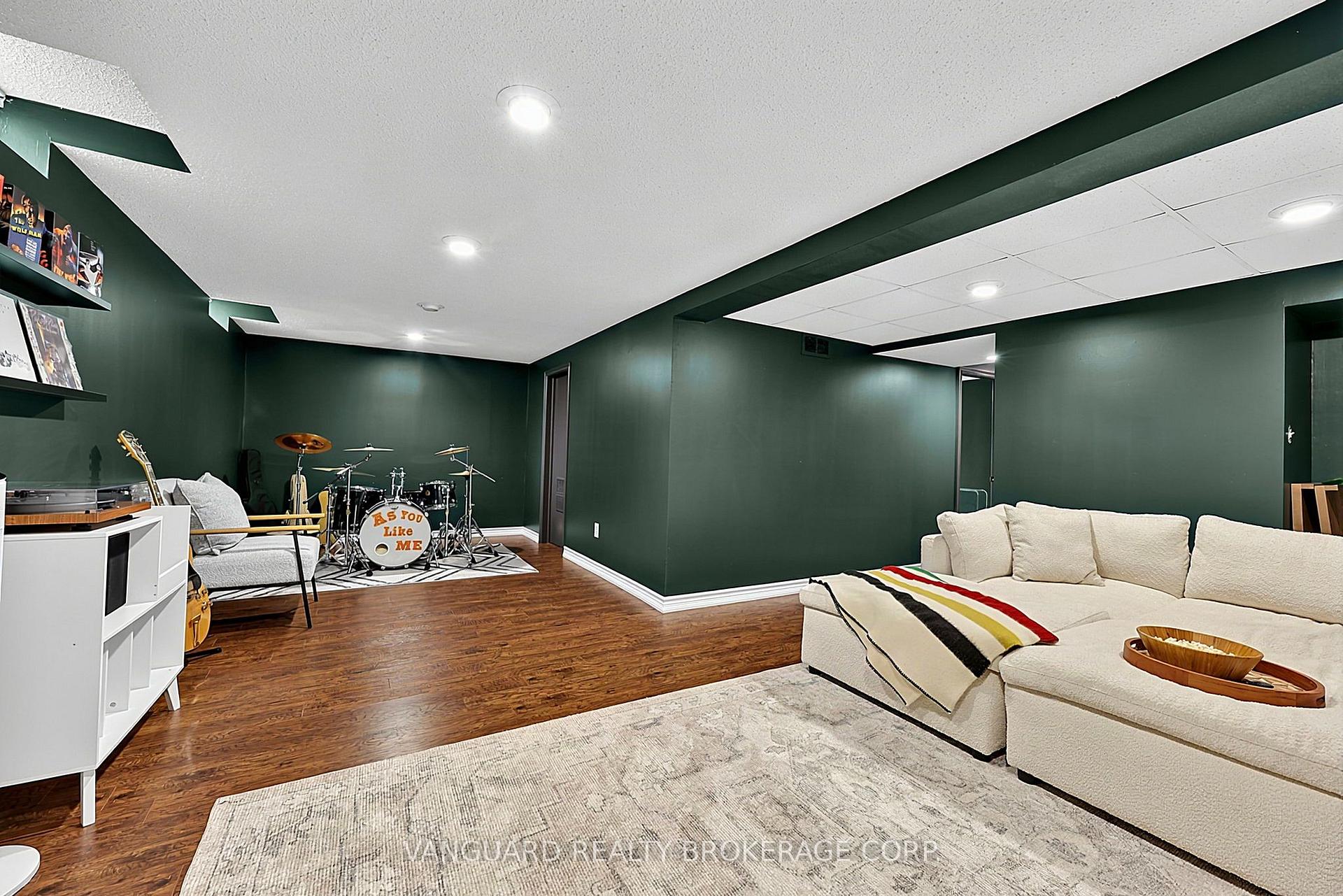 Photo 18 of 336 Dingle Court, Caledon, Bolton North — HOMEH