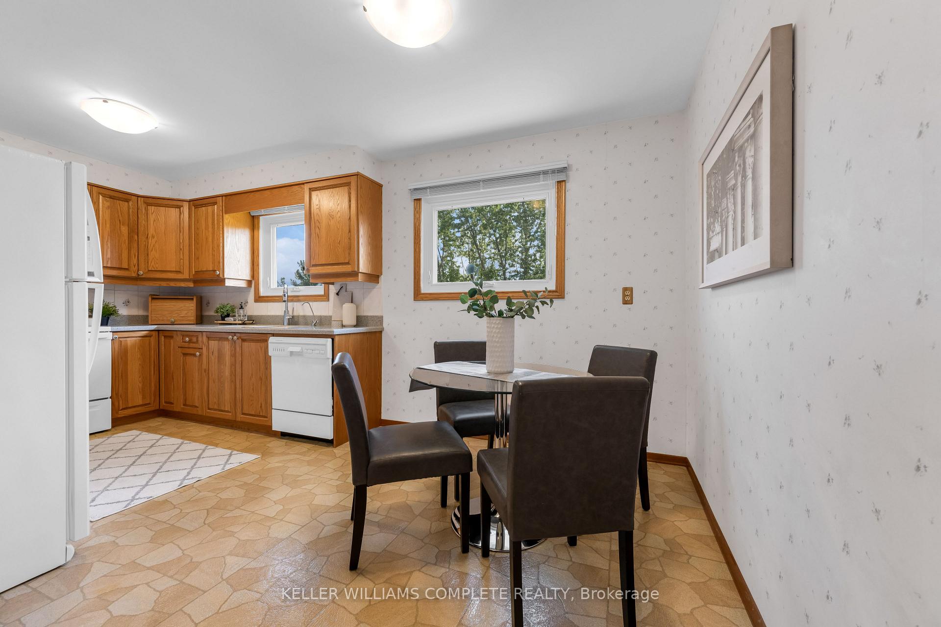 Photo 10 of 2134 Cartier Crescent, Burlington, Brant Hills — HOMEH