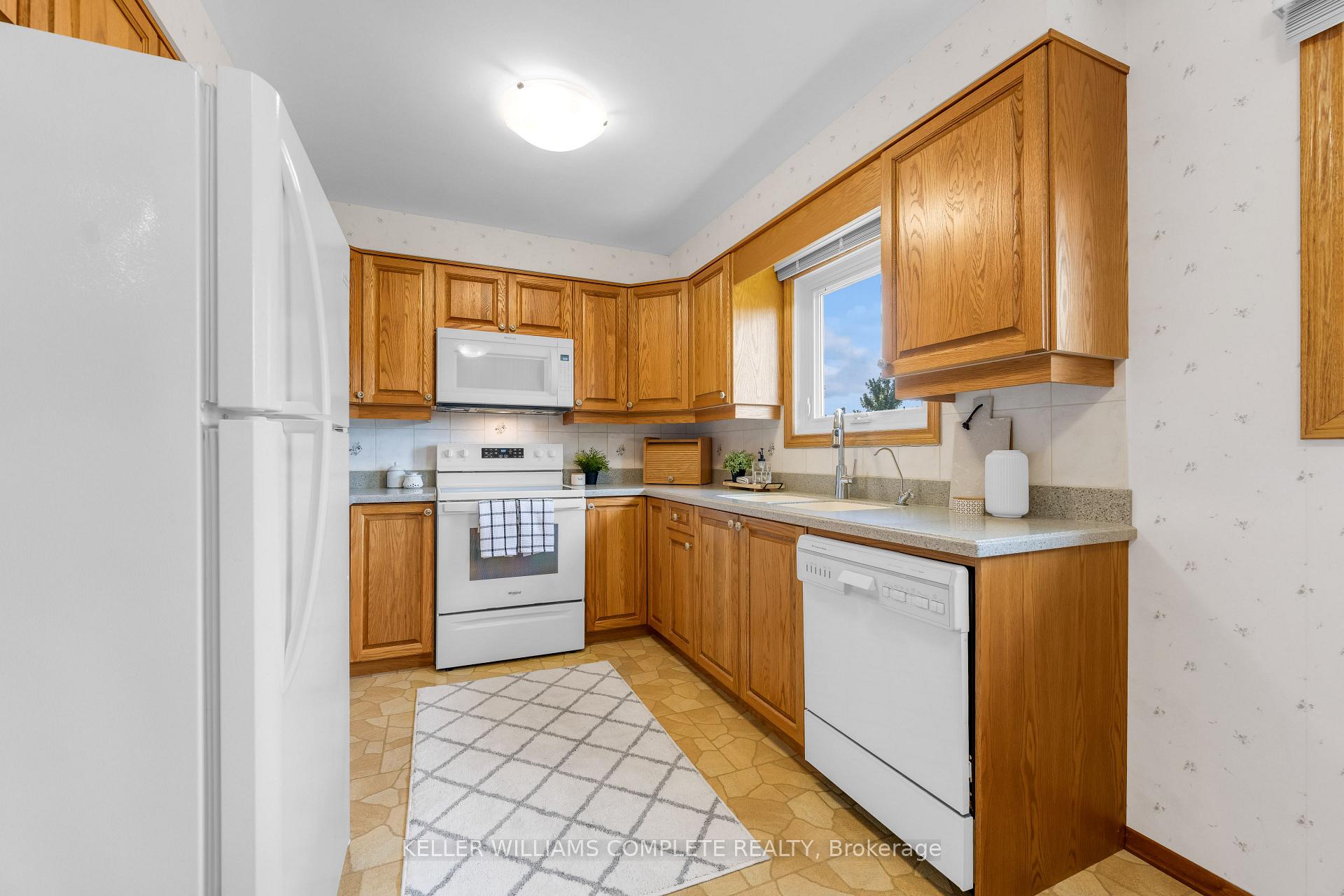 Photo 11 of 2134 Cartier Crescent, Burlington, Brant Hills — HOMEH