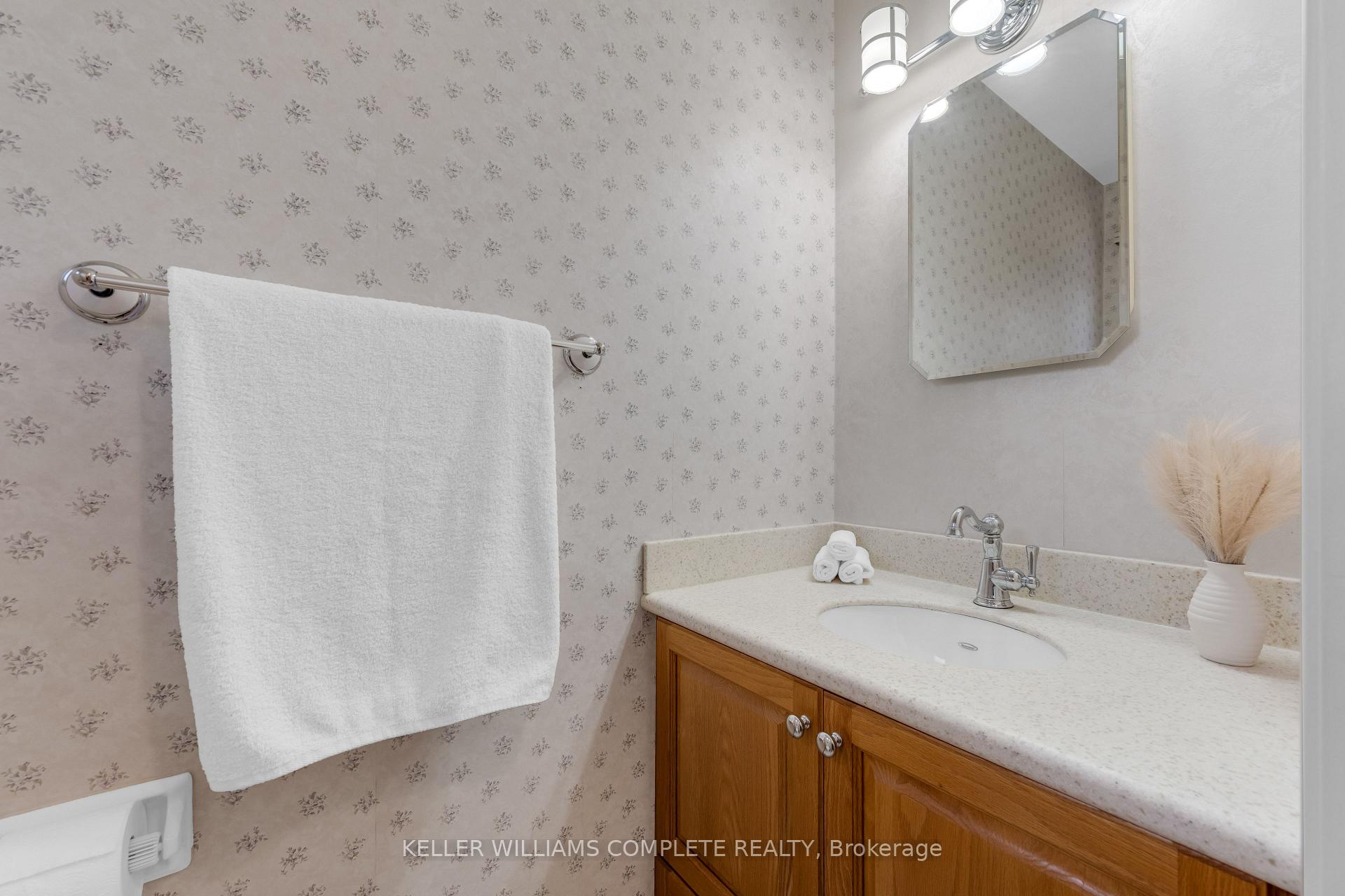 Photo 14 of 2134 Cartier Crescent, Burlington, Brant Hills — HOMEH