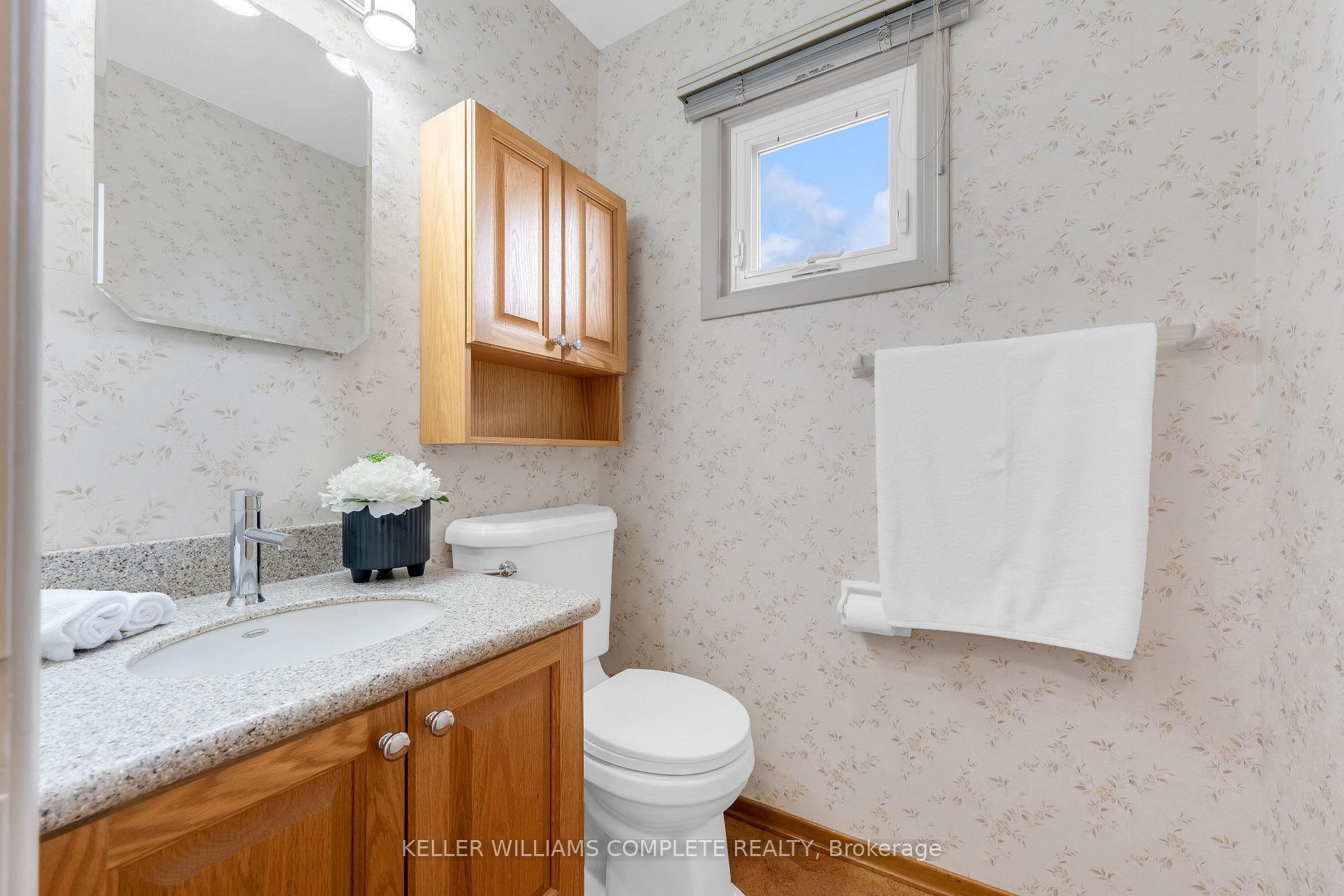 Photo 23 of 2134 Cartier Crescent, Burlington, Brant Hills — HOMEH