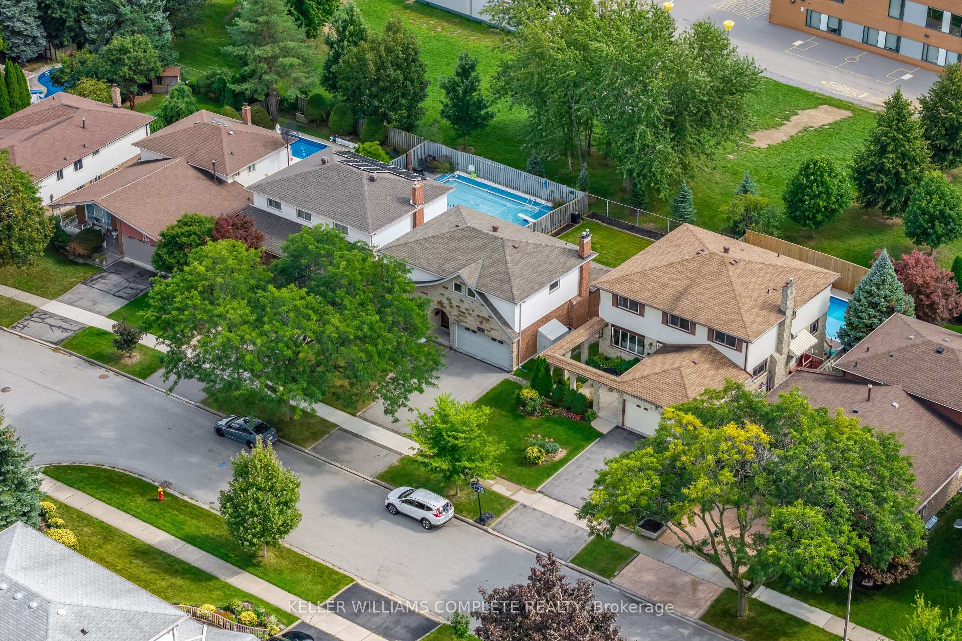 Photo 38 of 2134 Cartier Crescent, Burlington, Brant Hills — HOMEH