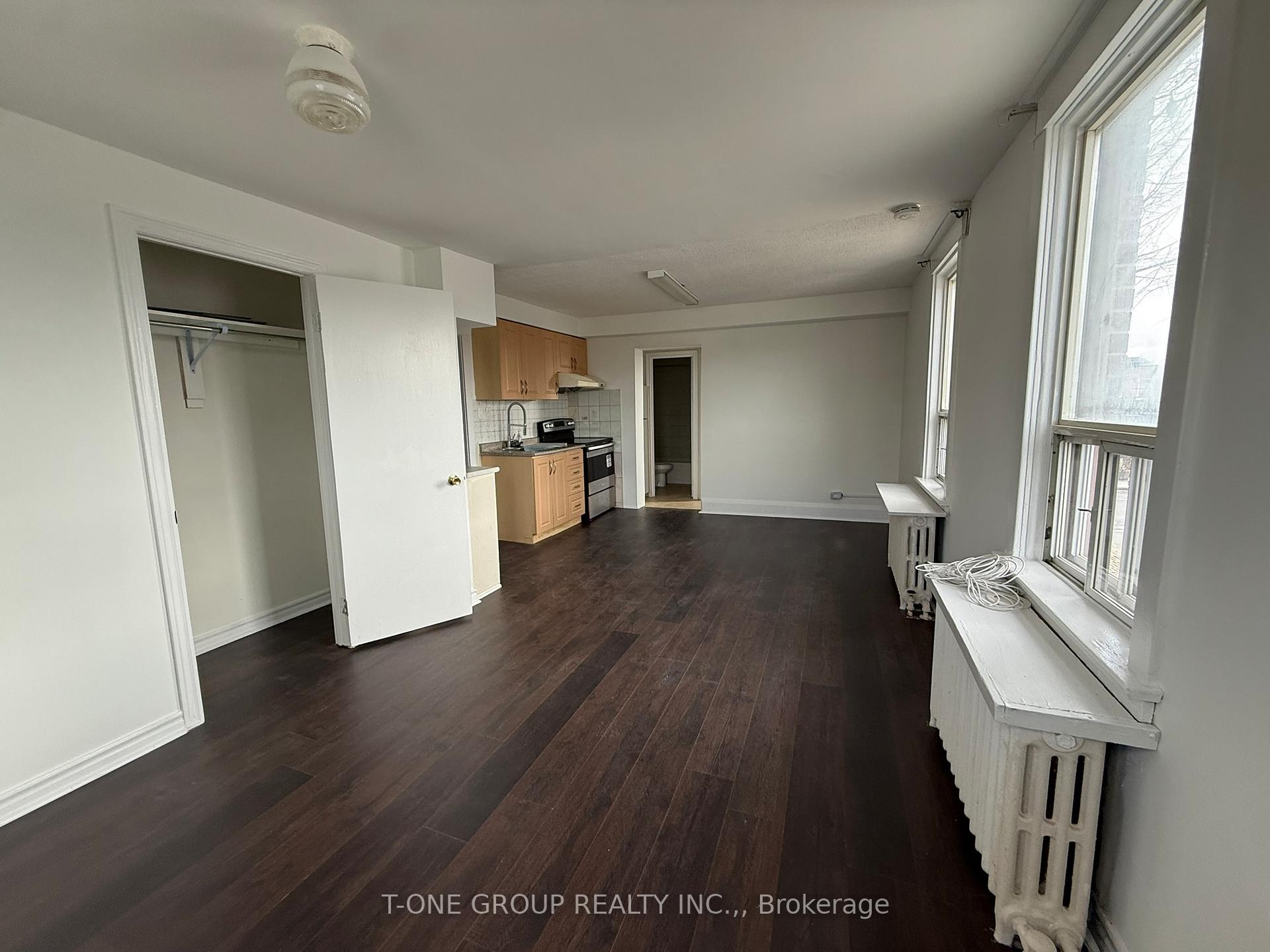 Photo 4 of Unit Unit 2, 418 Royal York Road, Etobicoke, Mimico — HOMEH