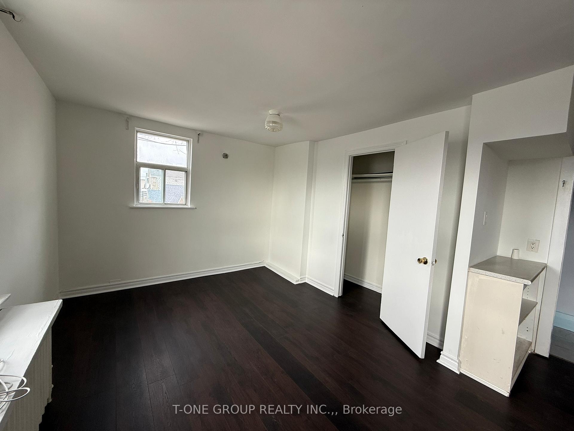 Photo 6 of Unit Unit 2, 418 Royal York Road, Etobicoke, Mimico — HOMEH