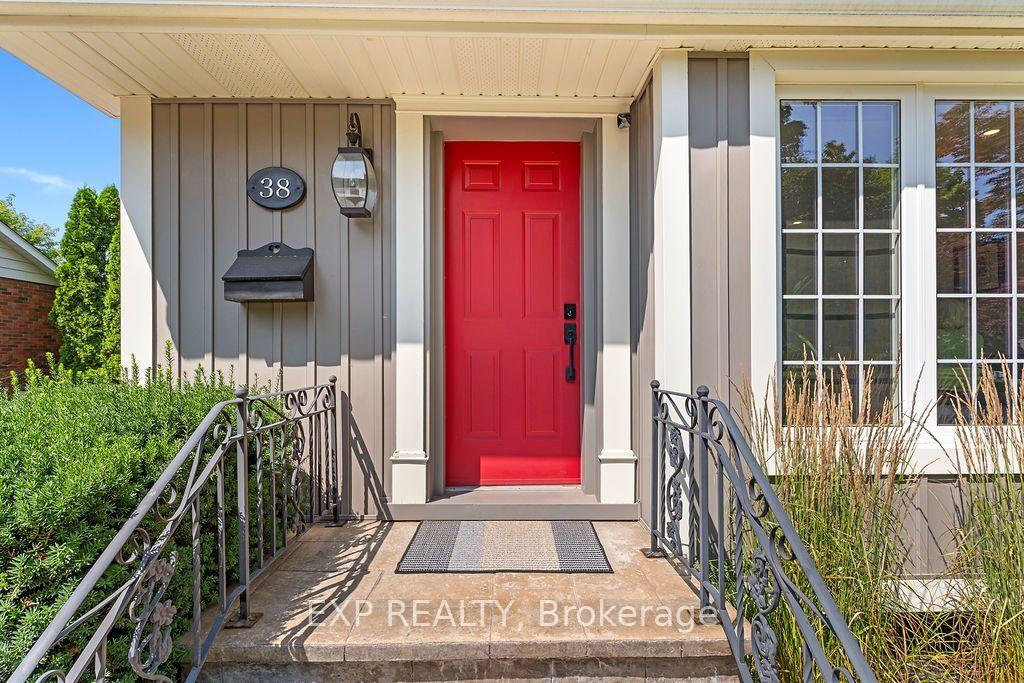 Photo 4 of 38 Albany Drive, St. Catharines, Lakeport — HOMEH