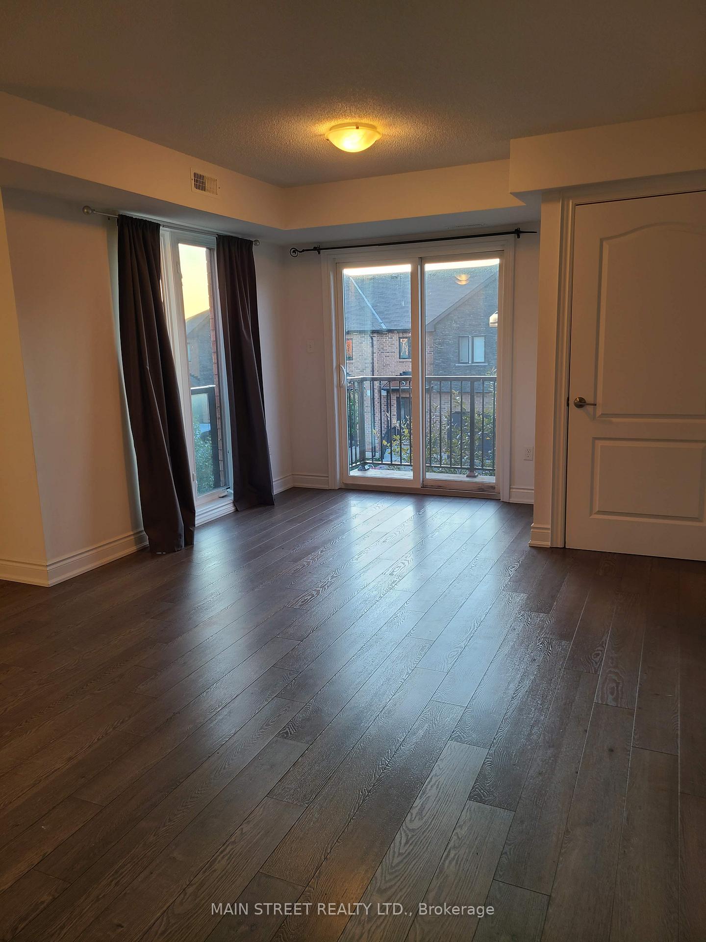 Photo 4 of Unit 5, 35 Madelaine Drive, Barrie, Painswick South — HOMEH