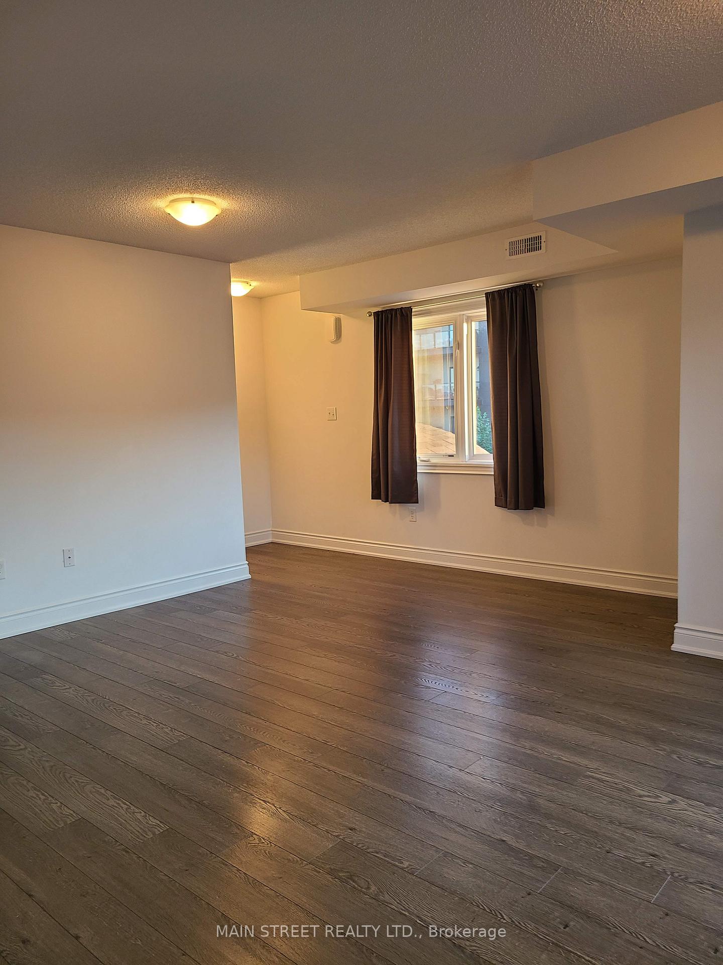 Photo 5 of Unit 5, 35 Madelaine Drive, Barrie, Painswick South — HOMEH