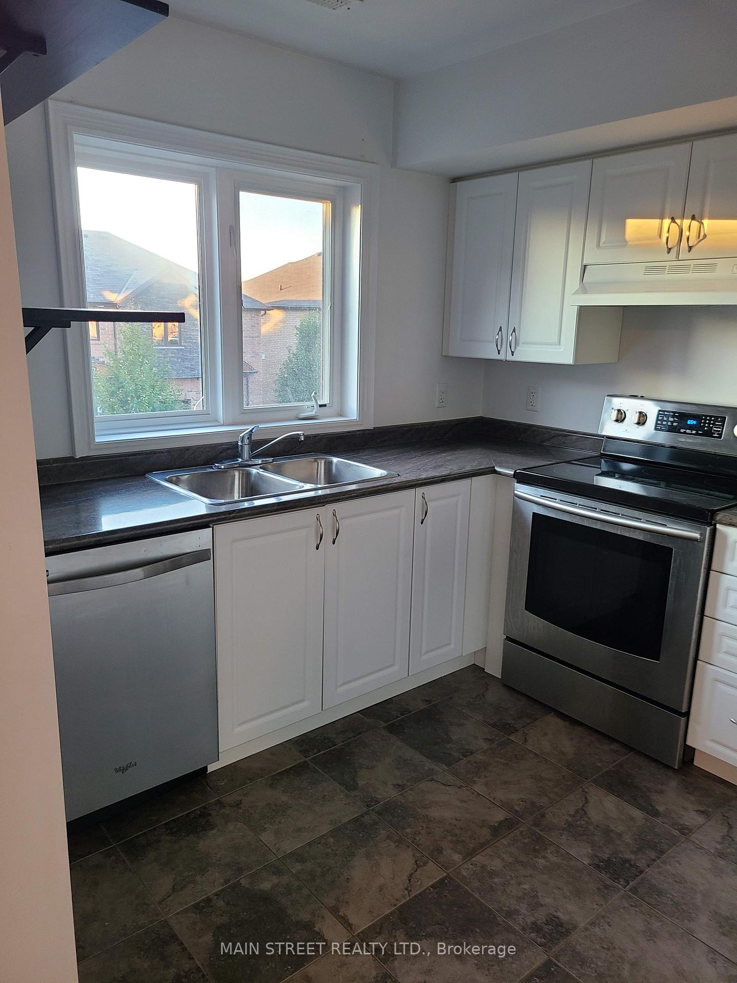 Photo 6 of Unit 5, 35 Madelaine Drive, Barrie, Painswick South — HOMEH