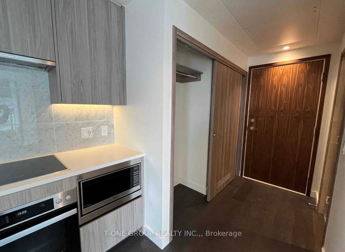 Photo 4 of Unit 1609, 85 Mcmahon Drive, North York, Bayview Village — HOMEH