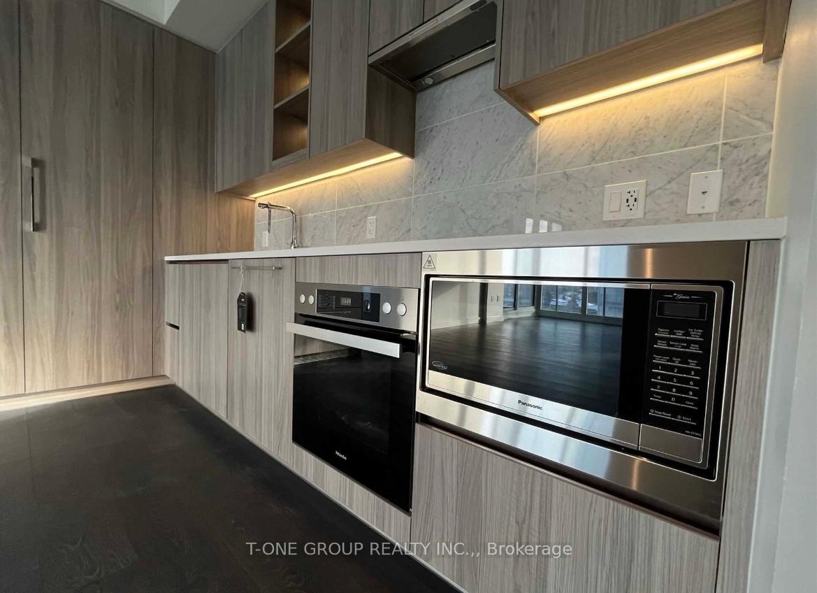 Photo 8 of Unit 1609, 85 Mcmahon Drive, North York, Bayview Village — HOMEH