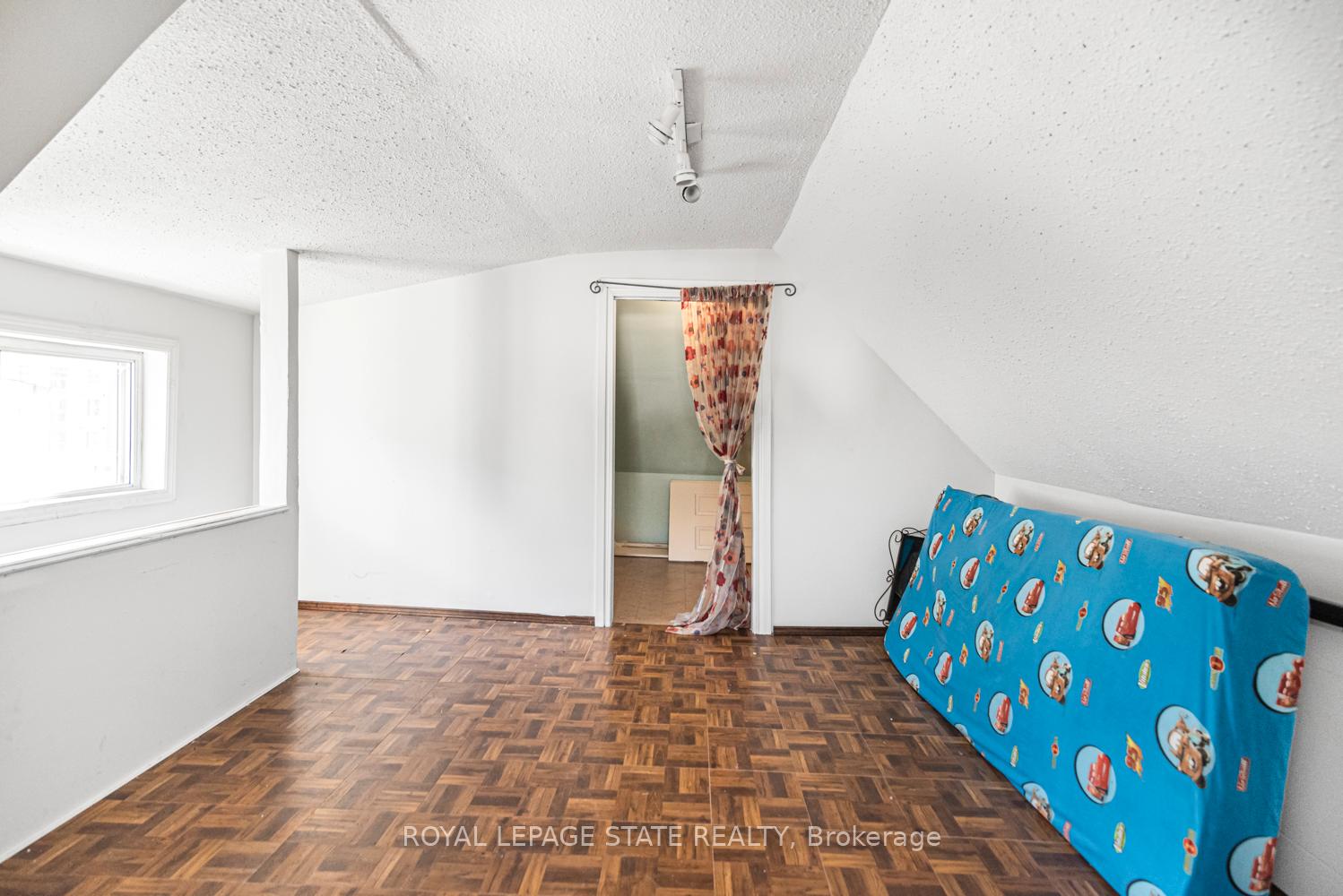 Photo 32 of 39 Arthur Avenue N, Hamilton, Gibson — HOMEH