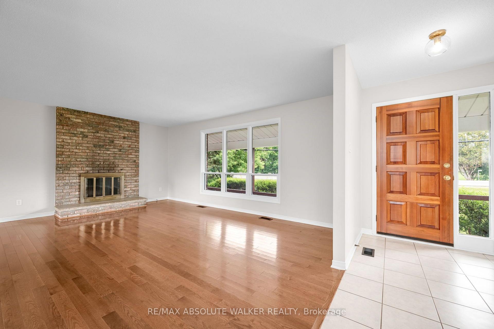 Photo 2 of 1447 Stagecoach Road, Ottawa, Greely — HOMEH