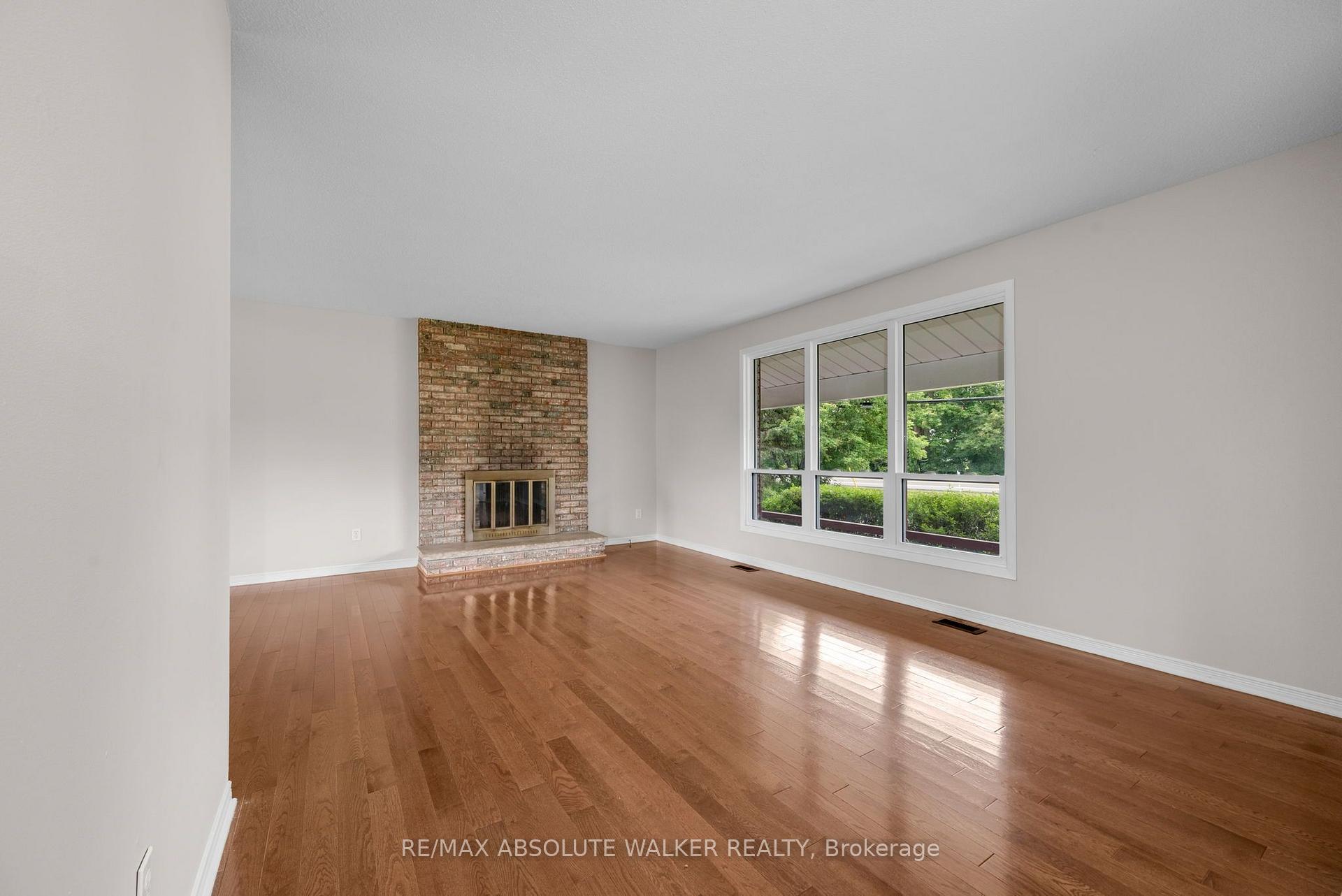 Photo 4 of 1447 Stagecoach Road, Ottawa, Greely — HOMEH