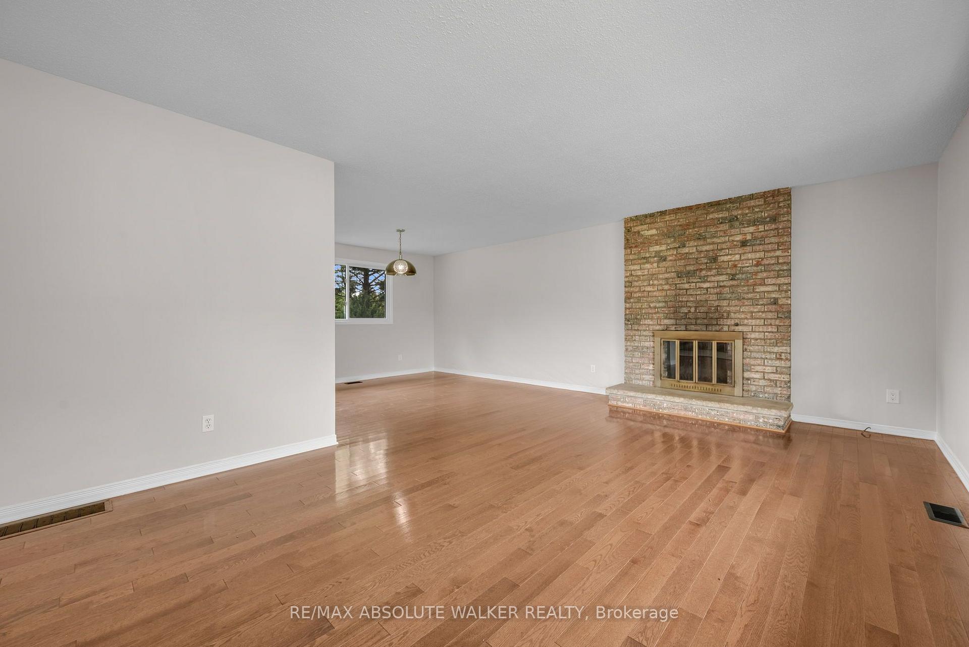 Photo 5 of 1447 Stagecoach Road, Ottawa, Greely — HOMEH